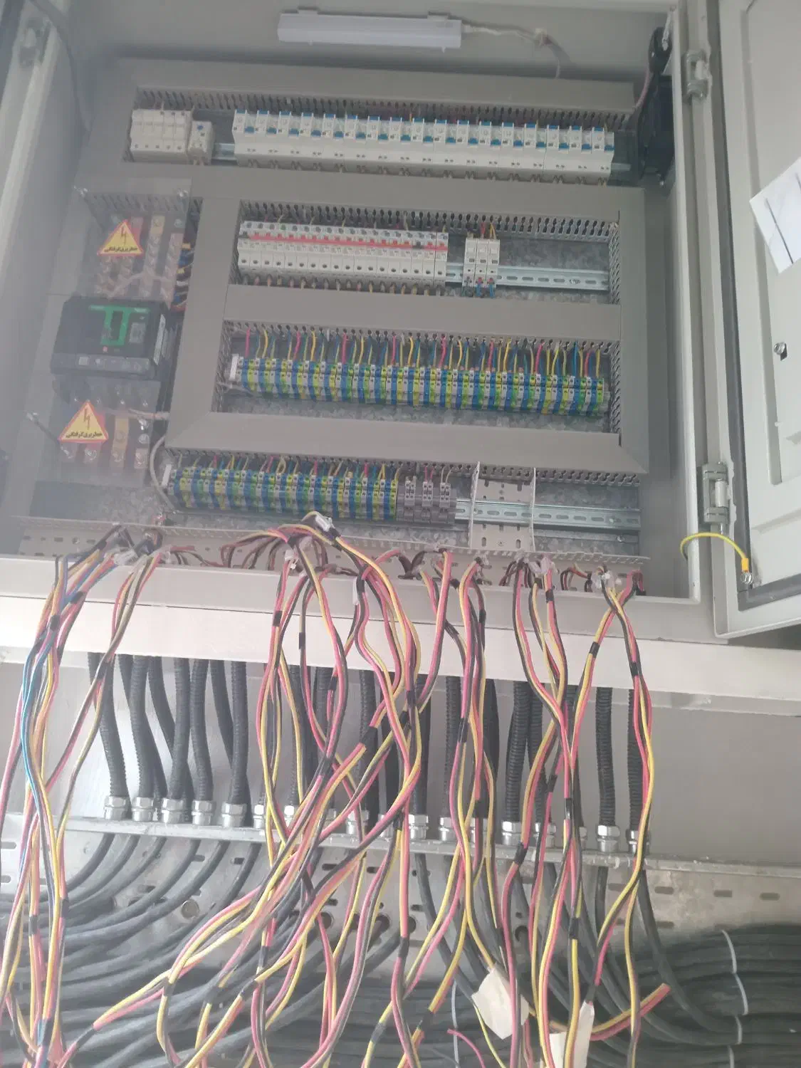 برقکارصنعتی وسیم کشی ساختمان|خدمات پیشه و مهارت|دوگنبدان, |دیوار