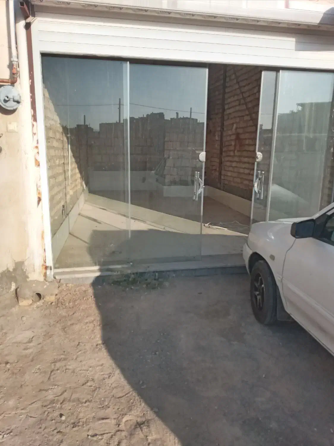 اجاره مغازه۲۲مترکف سرامیک دیوارآجر|اجارهٔ مغازه و غرفه|ساوه, |دیوار