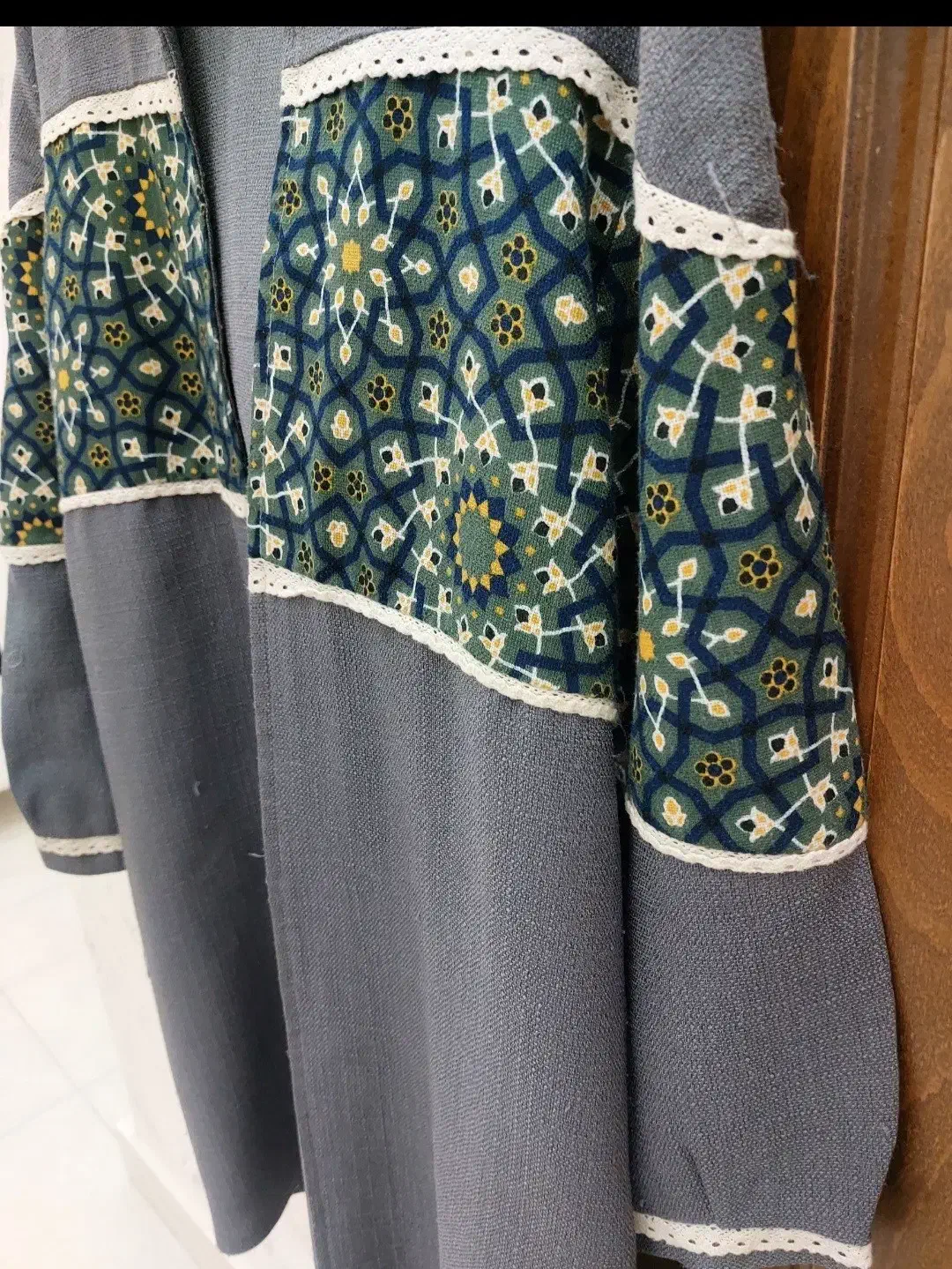 مانتو|لباس|رشت, منظریه|دیوار