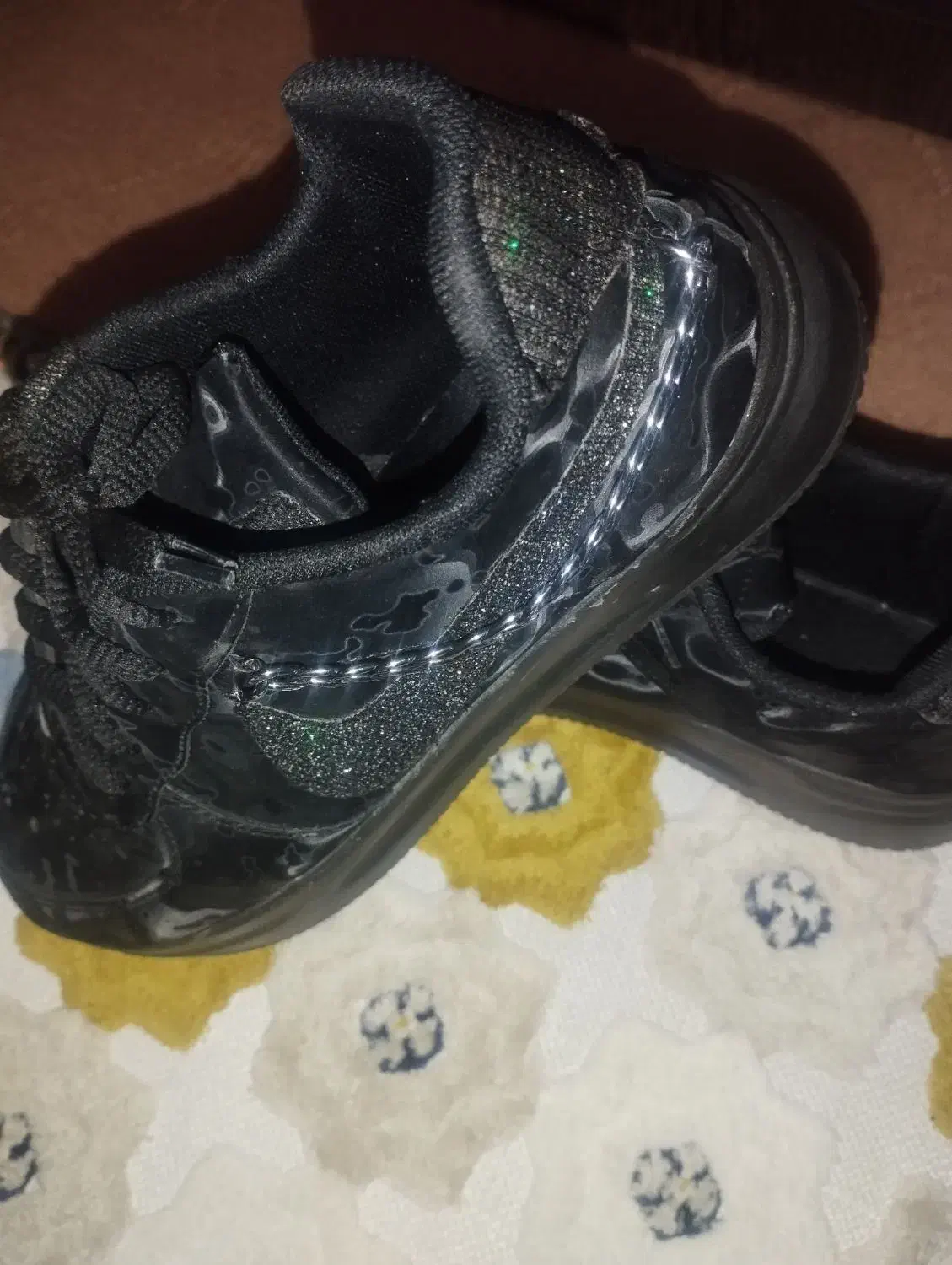 کفش|کیف، کفش، کمربند|الوند, |دیوار