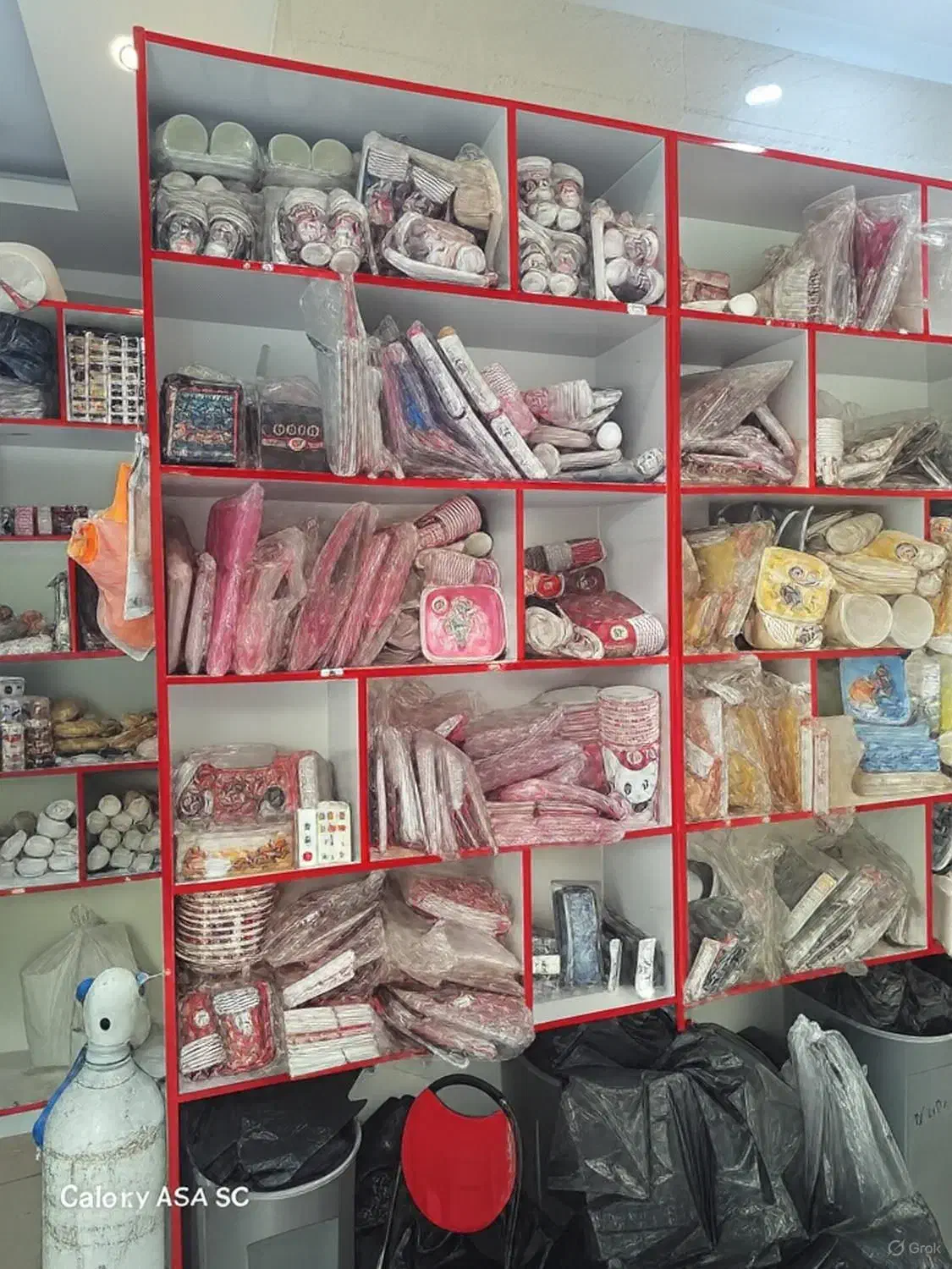 حراج وسایل تولد و لوازم یکبار مصرف همراه با قفسه|ظروف نگهدارنده، پلاستیکی، یک‌بارمصرف|تهران, حشمتیه|دیوار