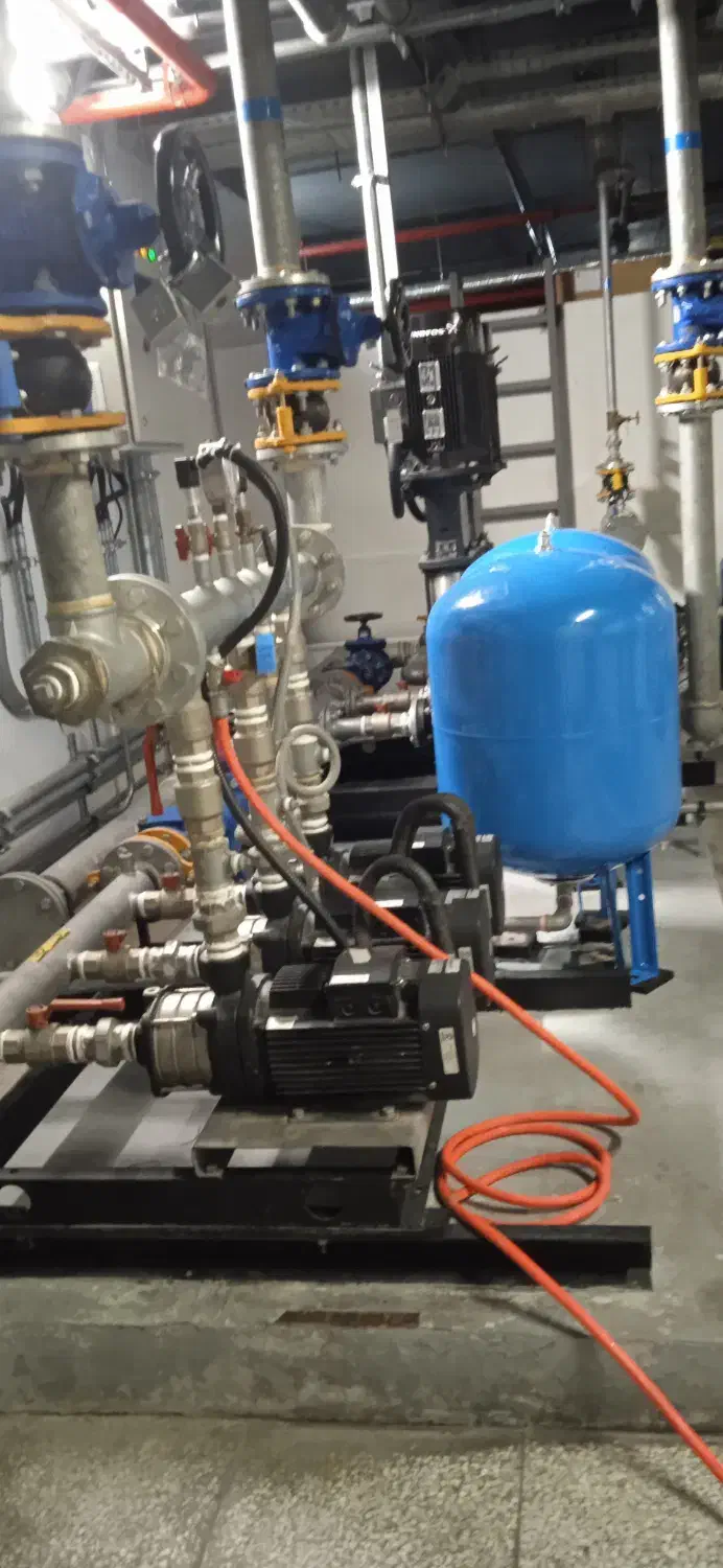 تاسیسات حرفه‌ای موتورخانه شوفاژ پمپ آب مخزن آب|خدمات پیشه و مهارت|تهران, درختی|دیوار