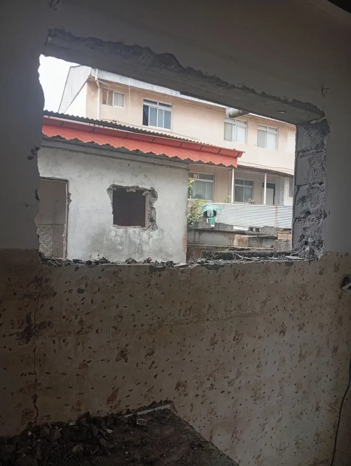 تخریب|خدمات پیشه و مهارت|بندر انزلی, متروپل|دیوار