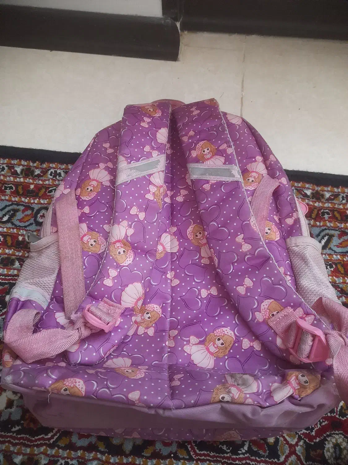 کیف مدرسه|کیف، کفش، کمربند|هشتگرد, شهرک آپادانا|دیوار