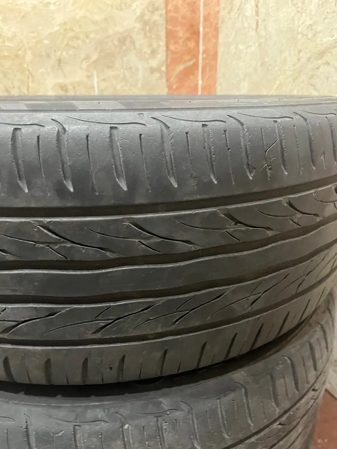 لاستیک کوموهو225/50/18 تیوولی|قطعات یدکی و لوازم جانبی|تهران, فرزانه|دیوار