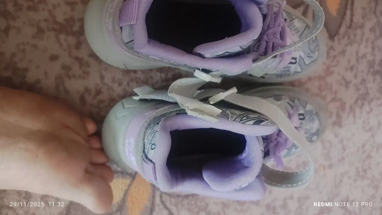 یک جفت کفش دخترانه سایز 35 نونو|کفش و لباس بچه|قم, قلعه کامکار|دیوار