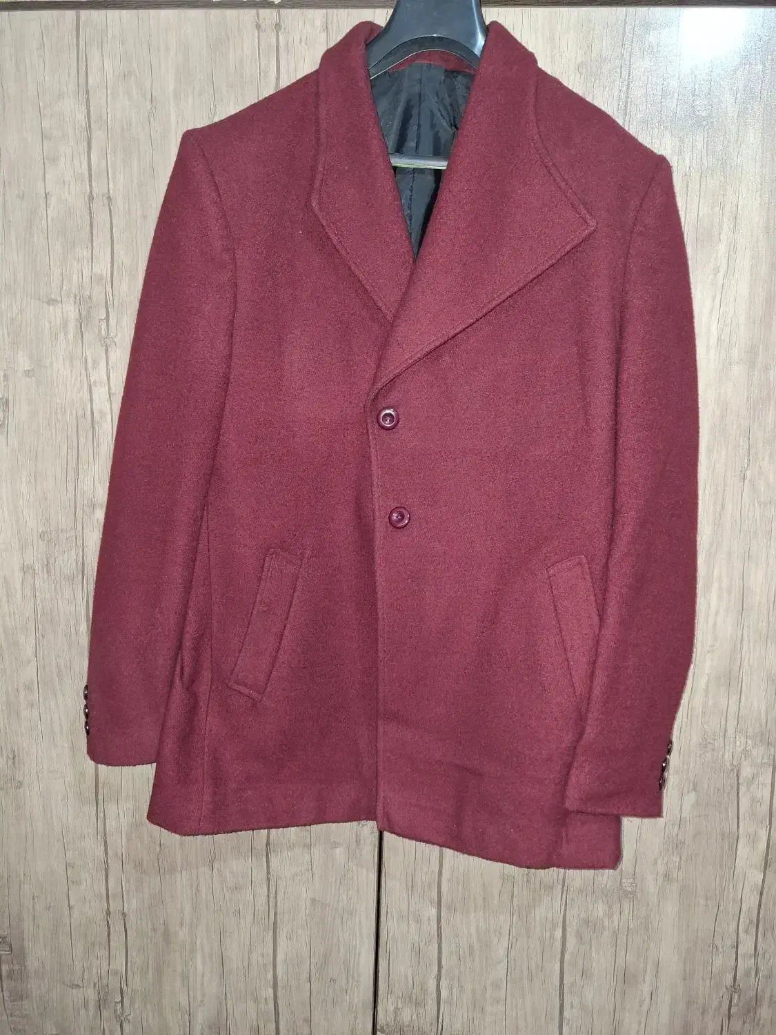 کوت پالتو|لباس|سیرجان, |دیوار