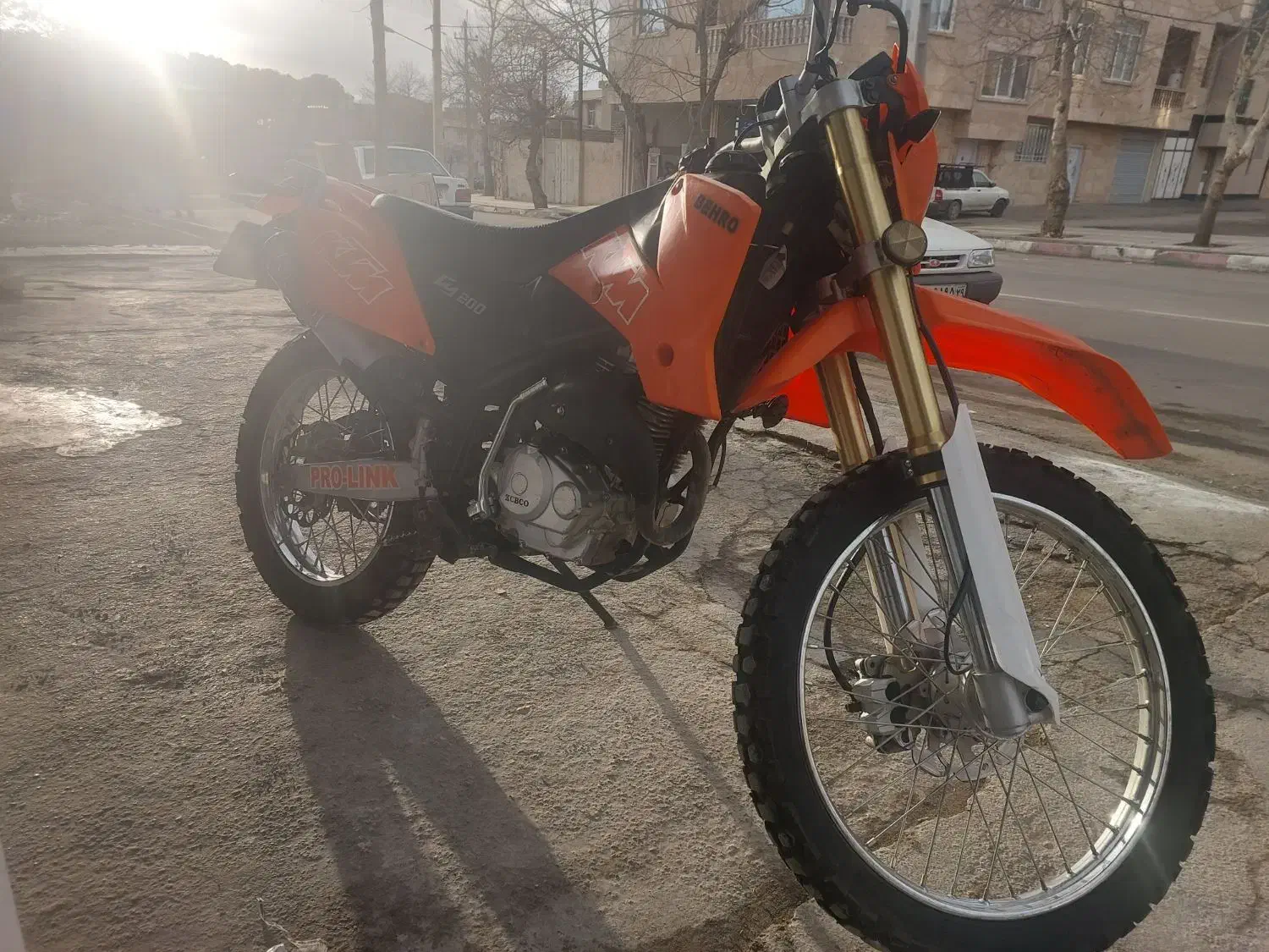 تریل کویرطرح کی تی ام 1401|موتورسیکلت|صحنه, |دیوار