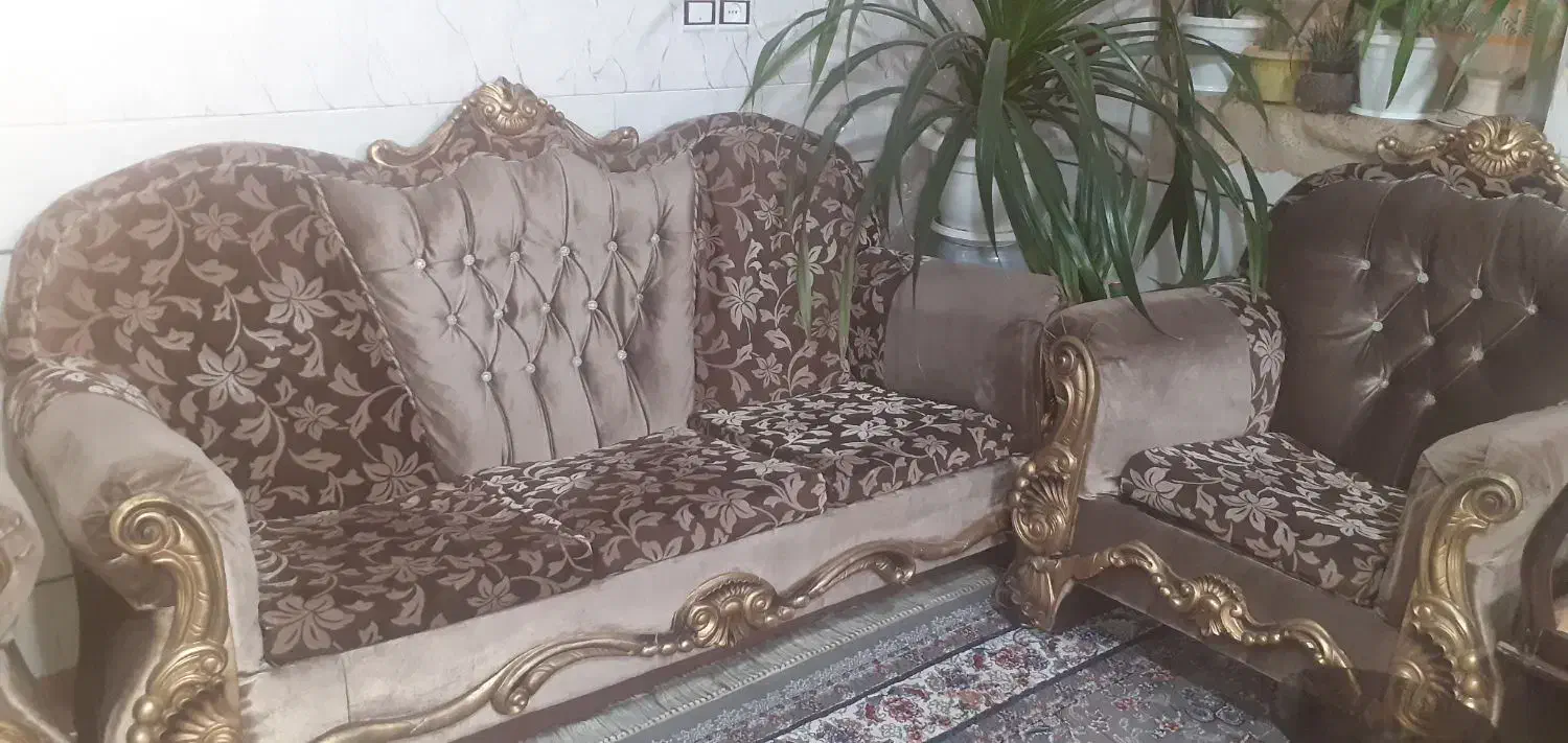 مبل ۷نفره طرح سلطنتی همراه میز بزرگ ویک کوچیک|مبلمان خانگی و میز عسلی|فولادشهر, فولادشهر|دیوار