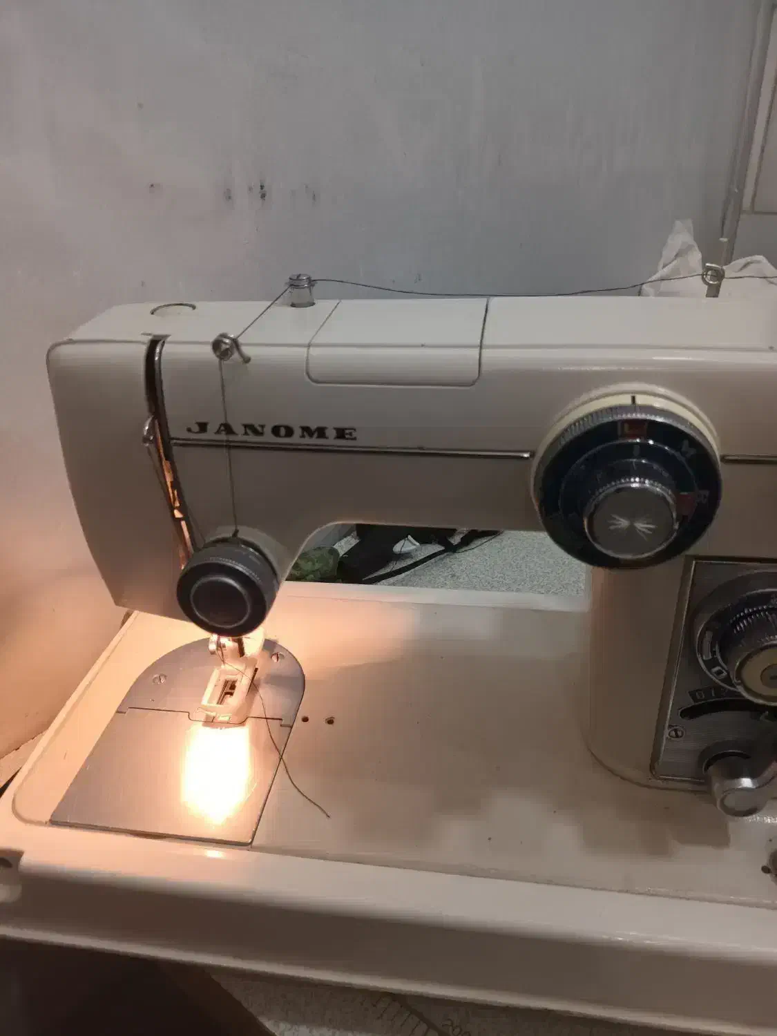 چرخ خیاطی ژانومه ۸۰۱ نیمه صنعتی نو|چرخ خیاطی و ریسندگی|رشت, حومه رشت|دیوار