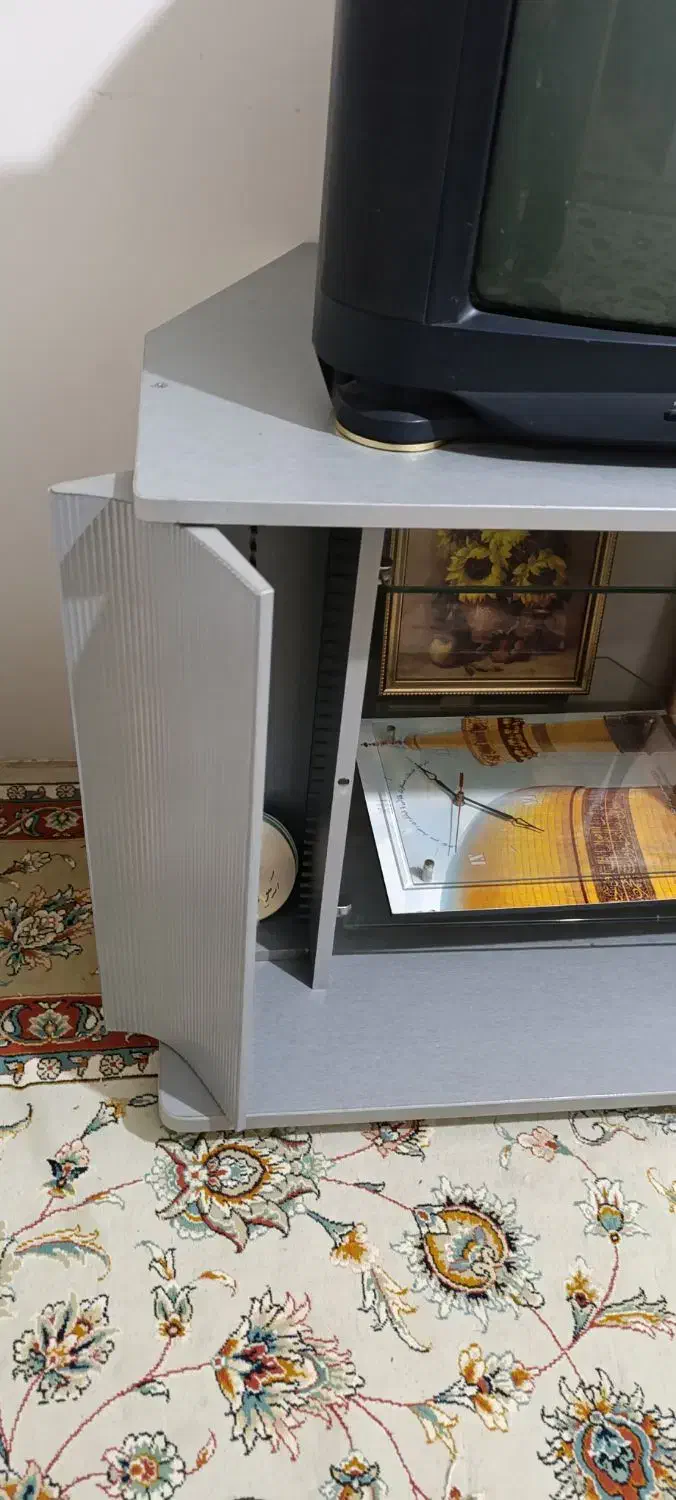 تلویزیون سامسونگ با میز|تلویزیون و پروژکتور|مشهد, فارغ التحصیلان|دیوار