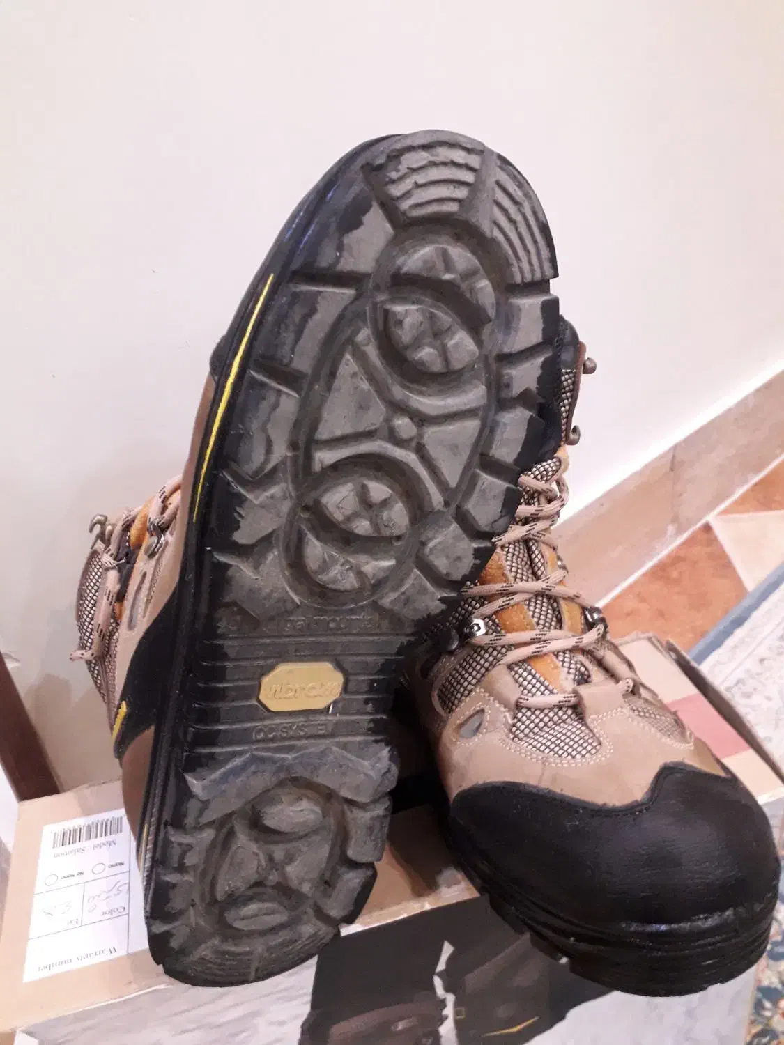 کفش کوهنوردی/در حدنو|کوهنوردی و کمپینگ|بروجرد, |دیوار