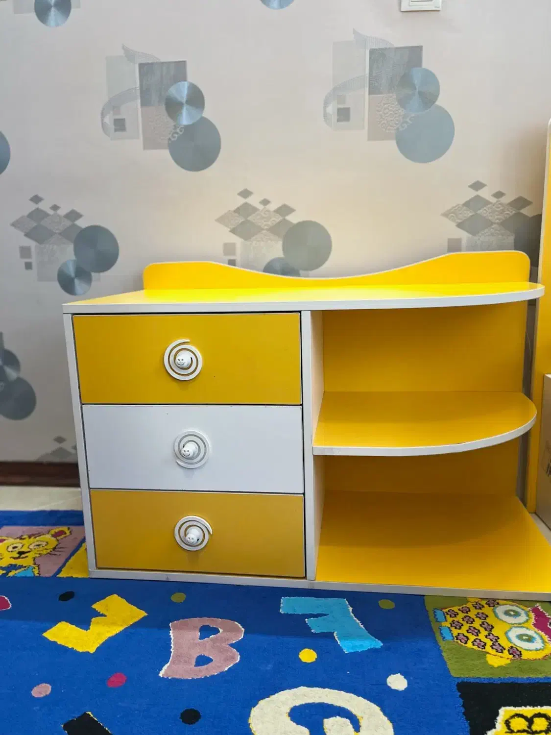 تخت نوزاد،تخت نوجوان،کمد،میز|تخت و سرویس خواب|کرمان, |دیوار