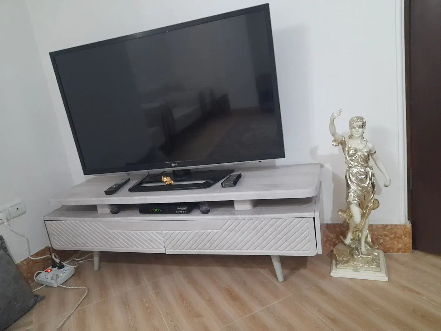 مبل و میز تلویزیون|مبلمان خانگی و میز عسلی|ساوه, |دیوار