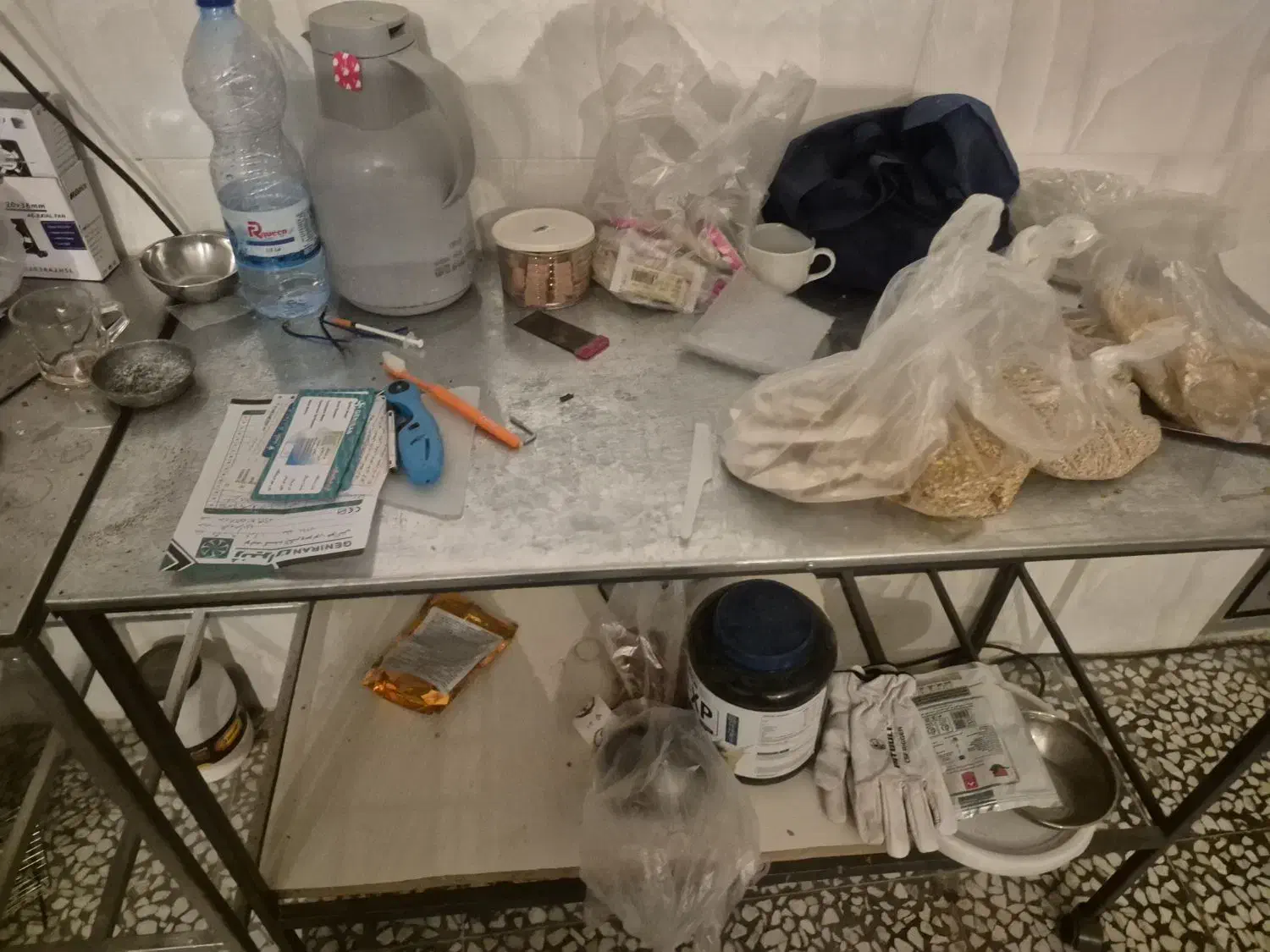 میز کار اهنی چرخ دار . عروس . گرینچیک|لوازم جانبی حیوانات|گنبد کاووس, |دیوار