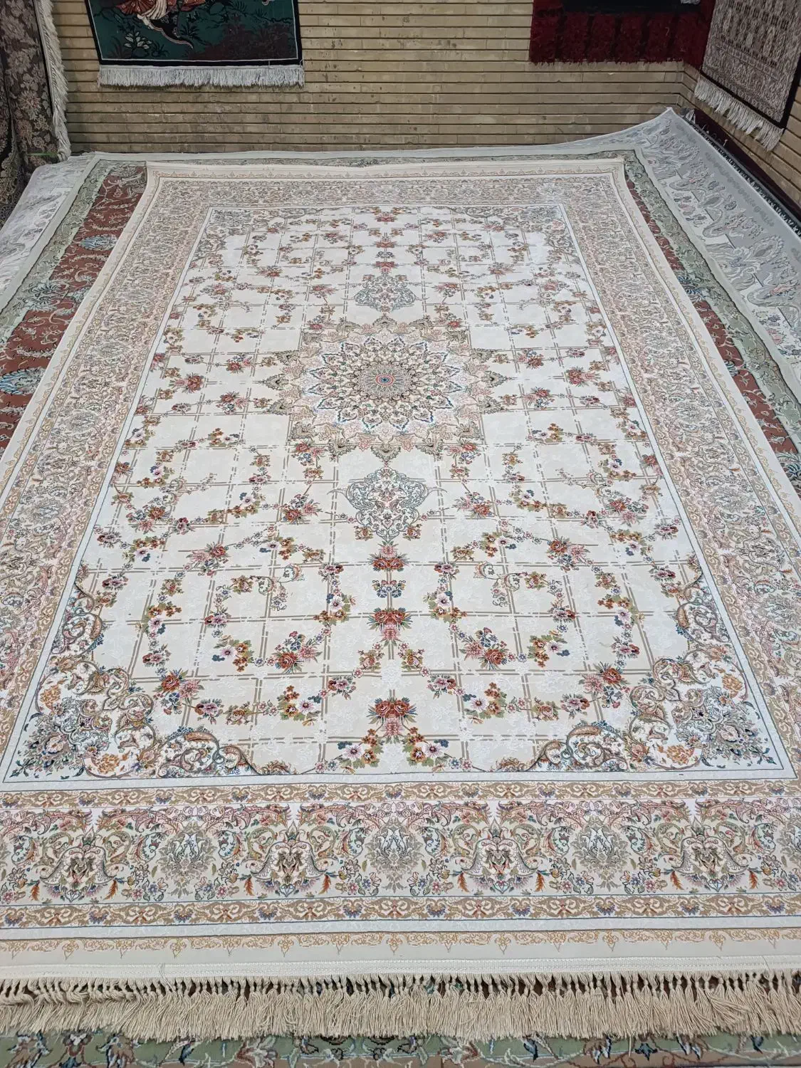 تک ۶ متری ۱۲۰۰ شانه درحدنو تمام برجسته|فرش|مشهد, شهید مطهری|دیوار