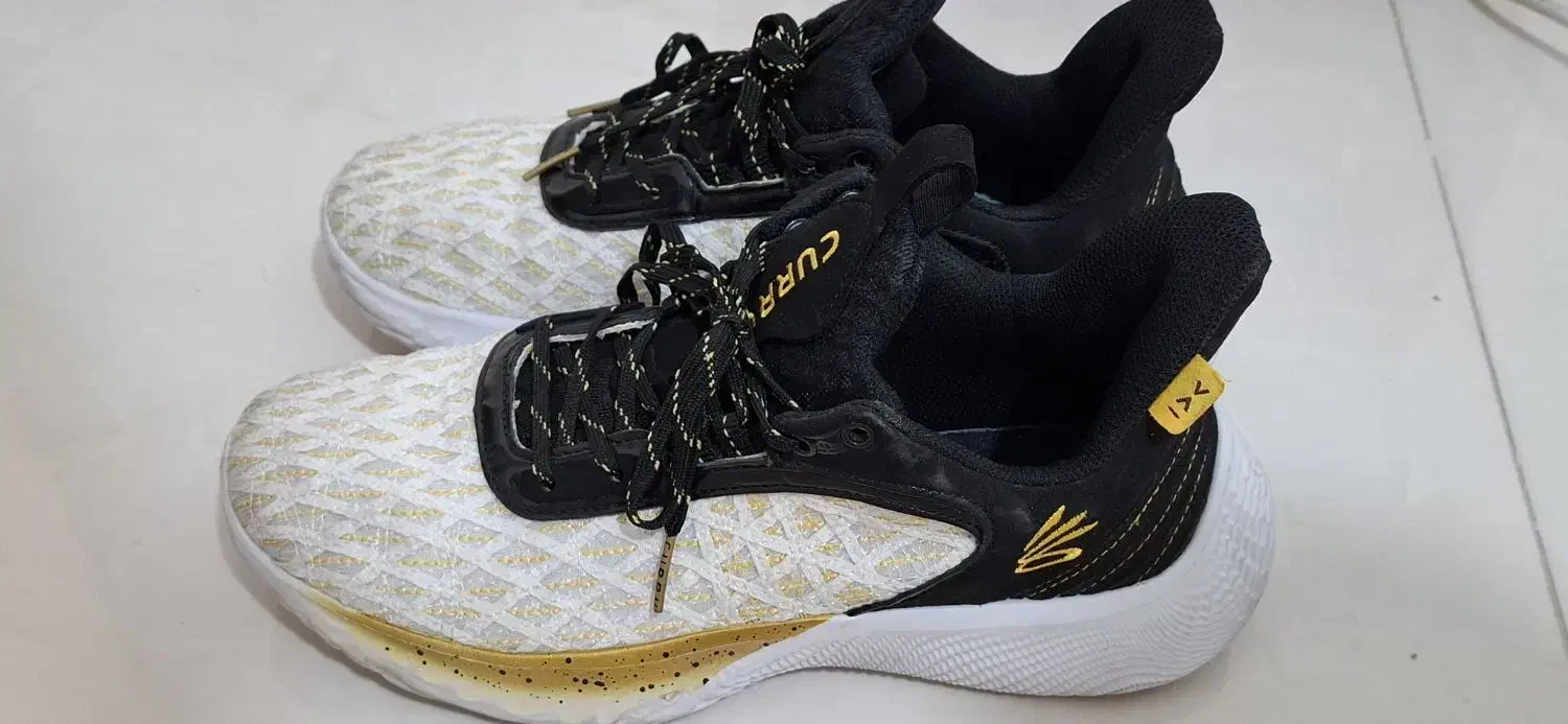 کفش بسکتبال آندرآرمور سایز ۴۰|کیف، کفش، کمربند|شیراز, رکن‌آباد|دیوار