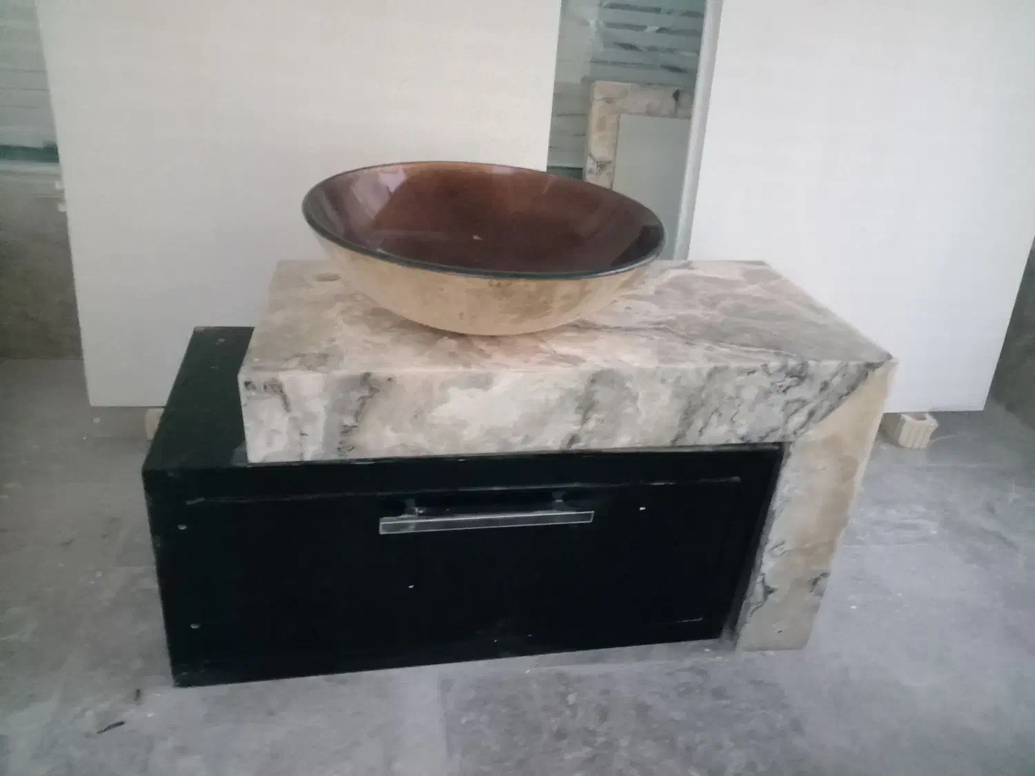 روشویی سنگی با آینه|لوازم سرویس بهداشتی|نی‌ریز, |دیوار