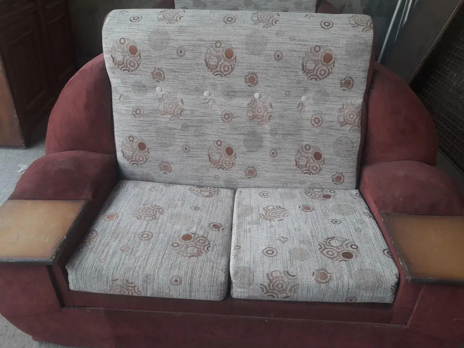 دو عددمبل راحتی بزرگ سالم و شیک|مبلمان خانگی و میز عسلی|اصفهان, سرتاوه|دیوار