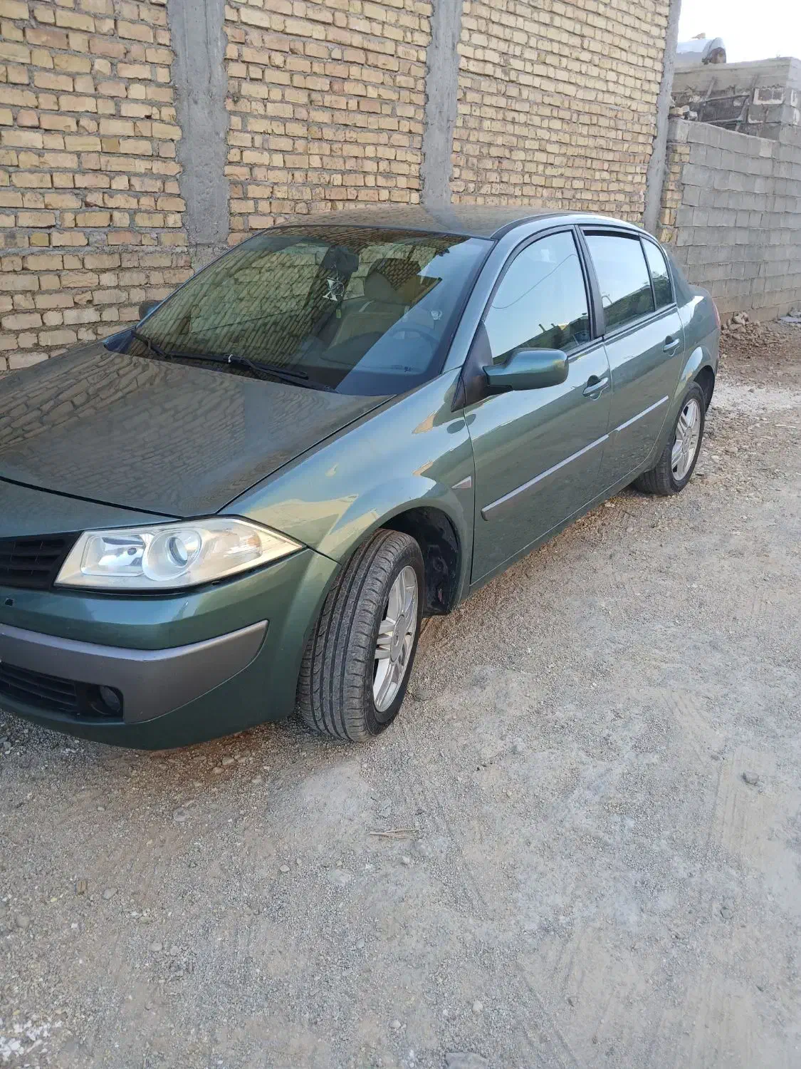 فروش مگان ۱۶۰۰ رنگ فابریک ی|خودرو سواری و وانت|شیراز, ارم|دیوار