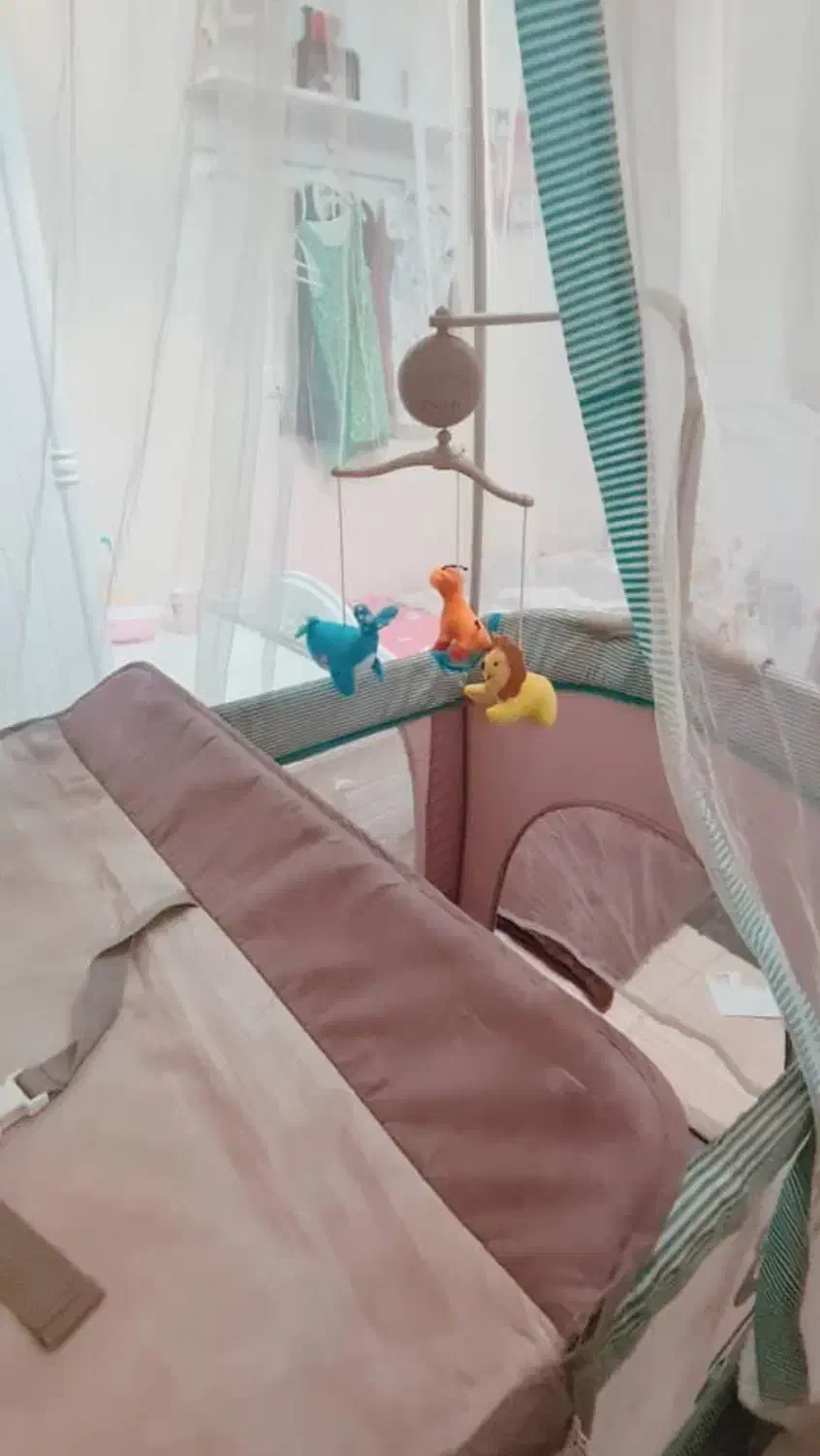 تخت پارک|تخت و صندلی بچه|تهران, مینی‌سیتی (شهرک نفت)|دیوار