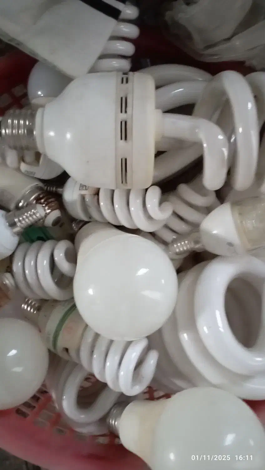 پروژکتور و لامپ نیمه سوخته|لامپ و چراغ|مشهد, استاد یوسفی (شهرک غرب)|دیوار