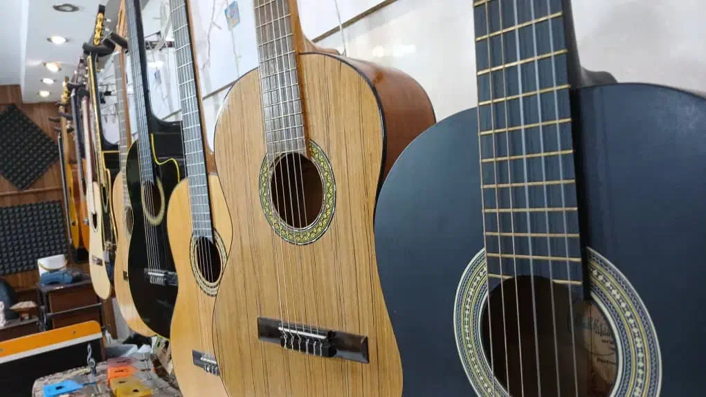 فروش انواع گیتار توسط مدرس +|گیتار، بیس، امپلیفایر|اصفهان, خرم|دیوار