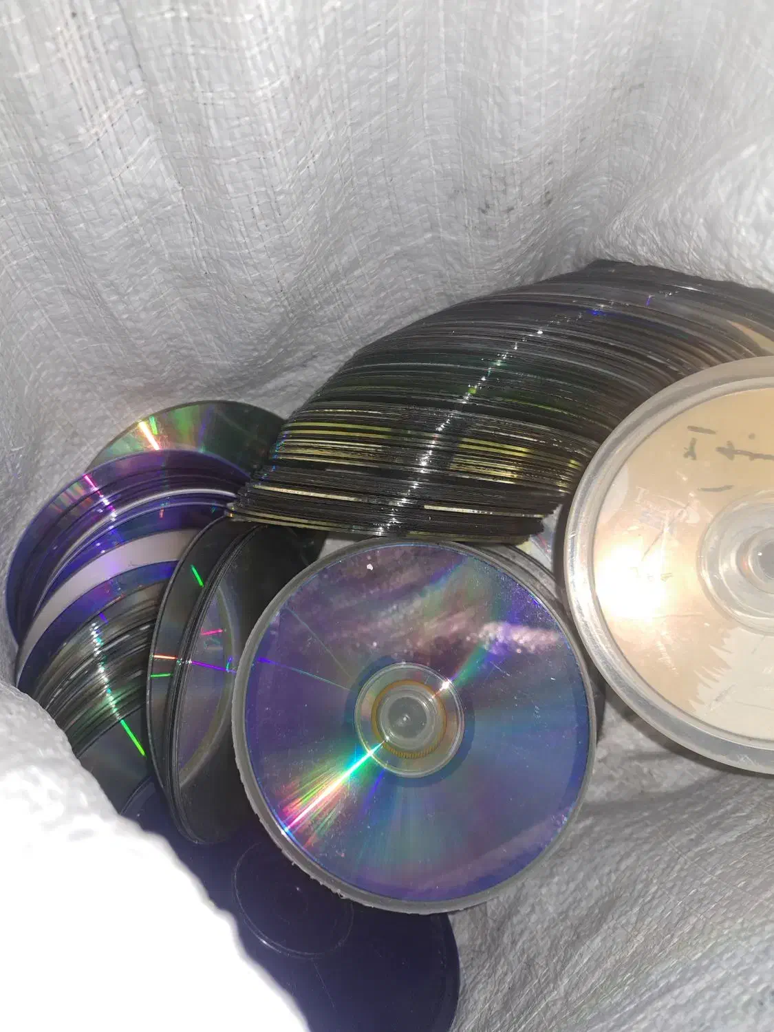 ۶۰کیلو کتاب و ۵۰کیلو سی دی کیلویی ۱۰ت تومان|فیلم و موسیقی|پردیس, فاز ۸|دیوار