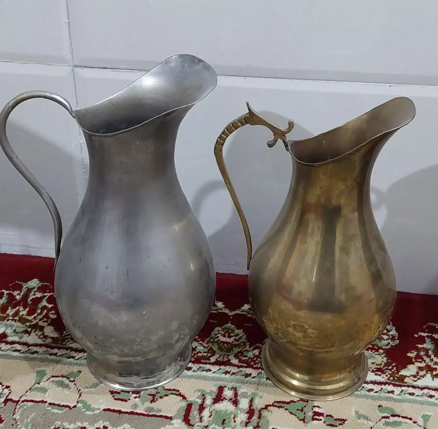 دو عدد پارچ برنج|کلکسیون اشیاء عتیقه|بروجرد, |دیوار