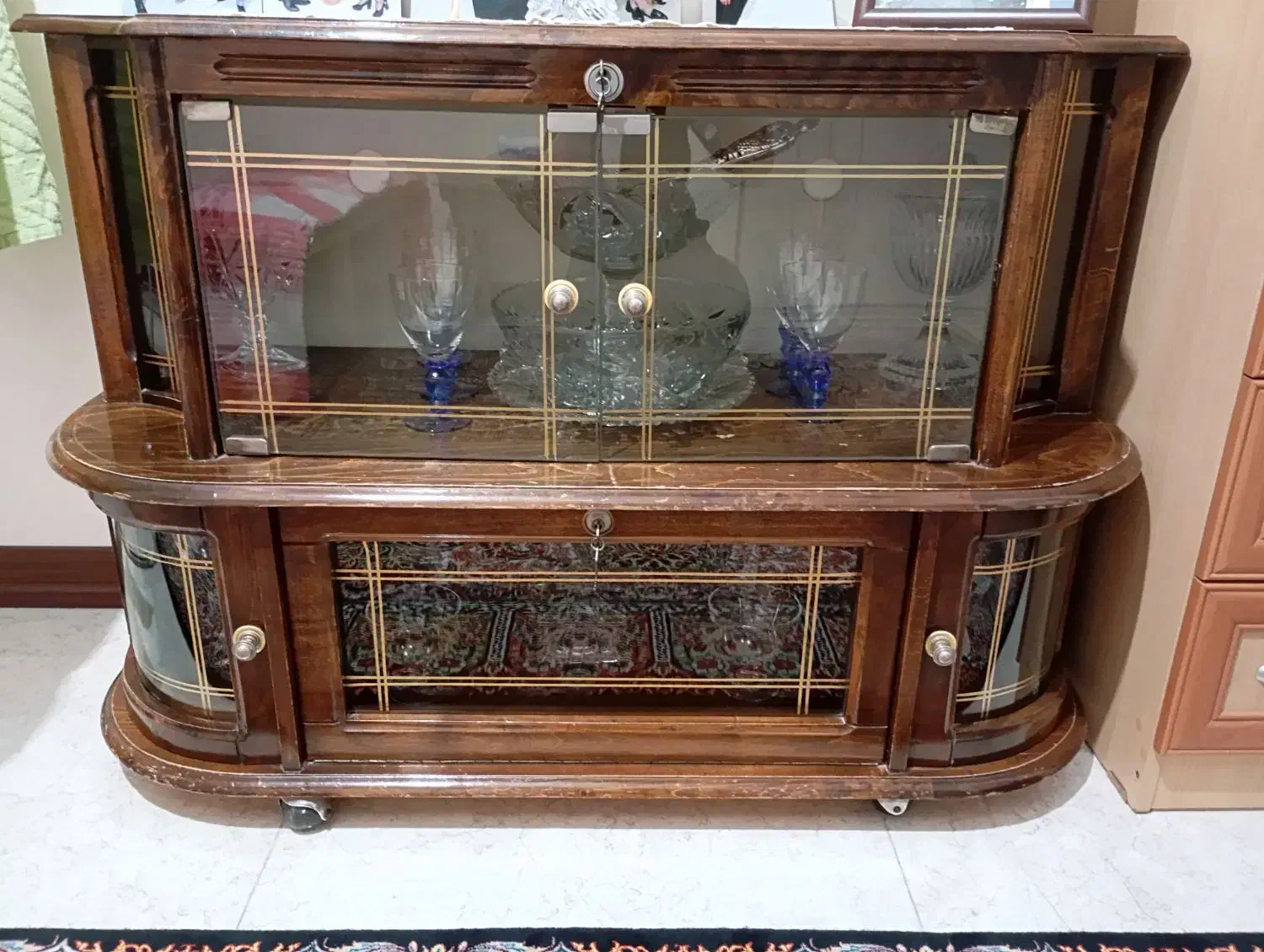 بوفه چوبی|بوفه، ویترین، کنسول|فردیس, نگارستان|دیوار