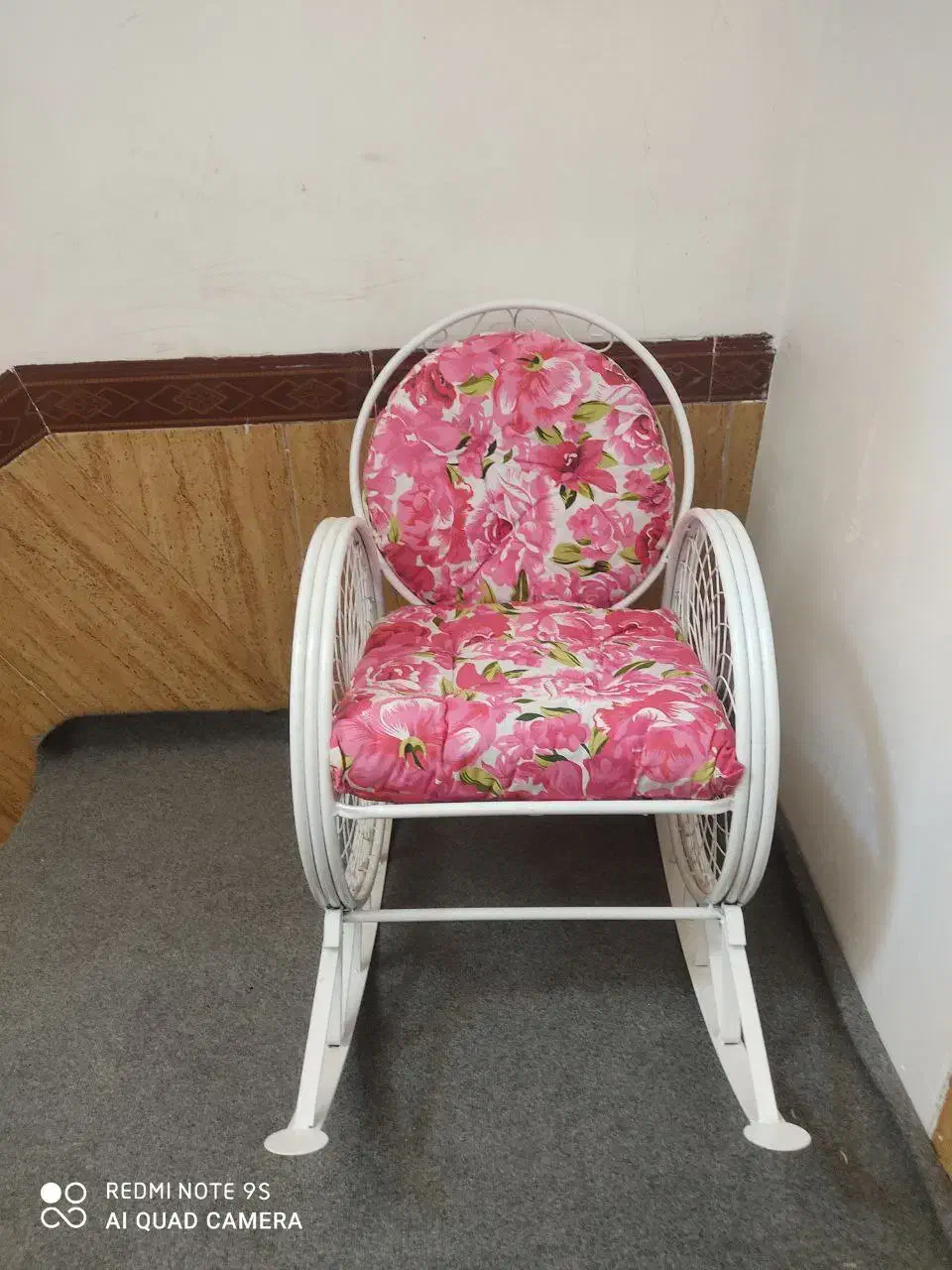 میزه نو|صندلی و نیمکت|پاوه, |دیوار