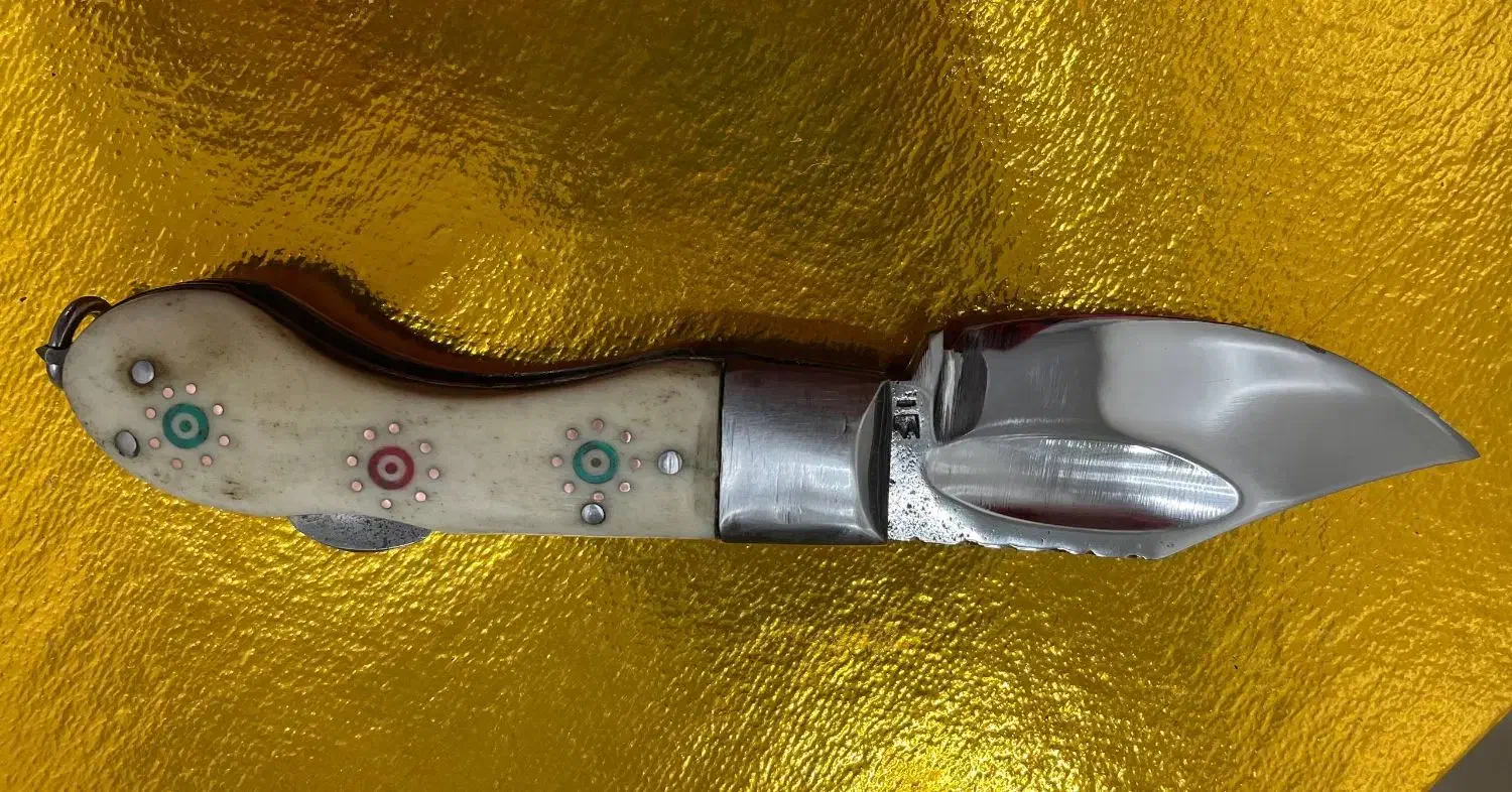 چاقوی بابا|کلکسیون اشیاء عتیقه|مراغه, |دیوار