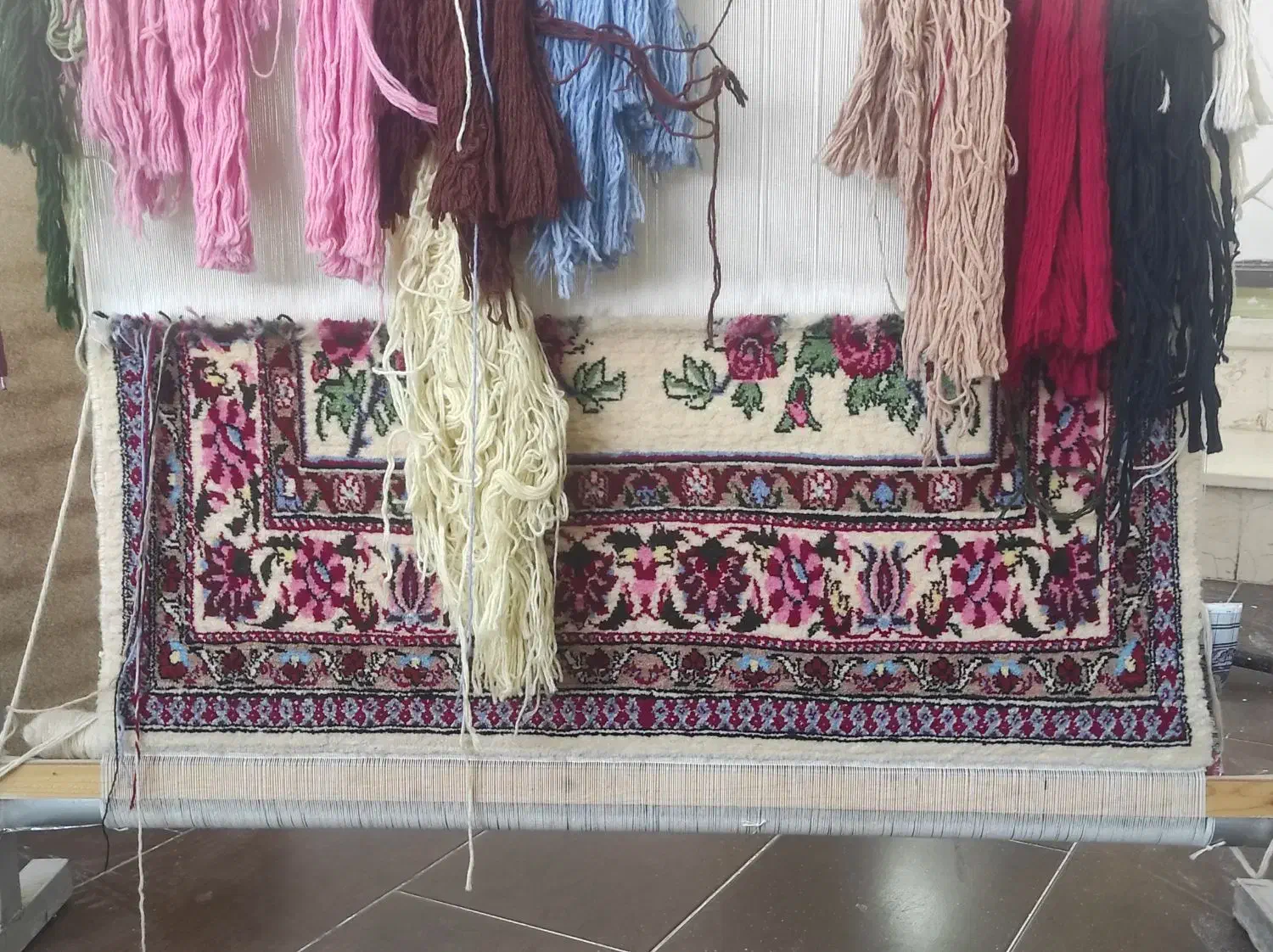 دار قالی با فرش بافته|فرش|اسلام‌‌آباد غرب, |دیوار