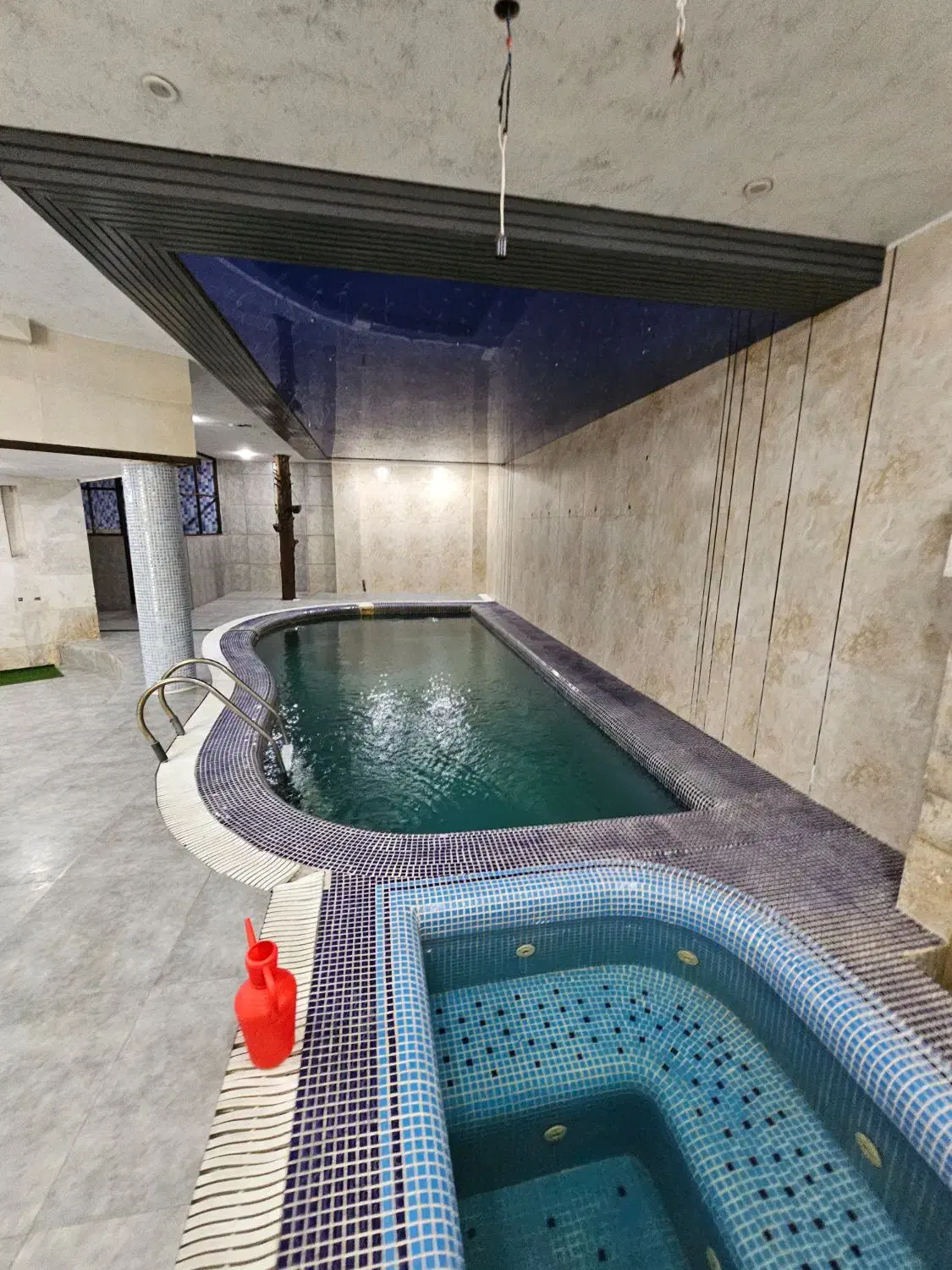 اجاره ویلای کآخ سفید شیراز باما|اجارهٔ کوتاه‌مدت ویلا و باغ|شیراز, گویم|دیوار