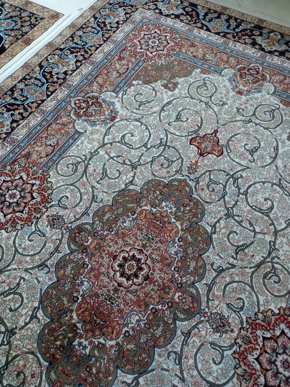 فرش ۷۰۰ شانه تراکم ۲۵۵۰|فرش|اسلام‌شهر, شهرک قائمیه|دیوار