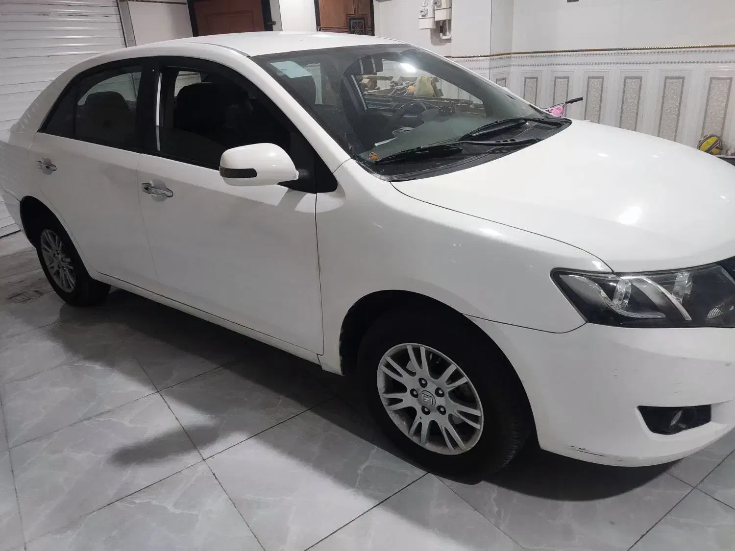 آریو اتوماتیک 97 سفید کارکرد 103هزار|خودرو سواری و وانت|میانه, |دیوار