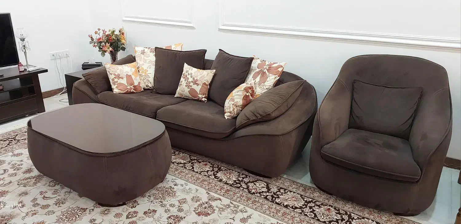 یک دست مبل ۸نفره به همراه میز جلو مبلی|مبلمان خانگی و میز عسلی|یزد, |دیوار