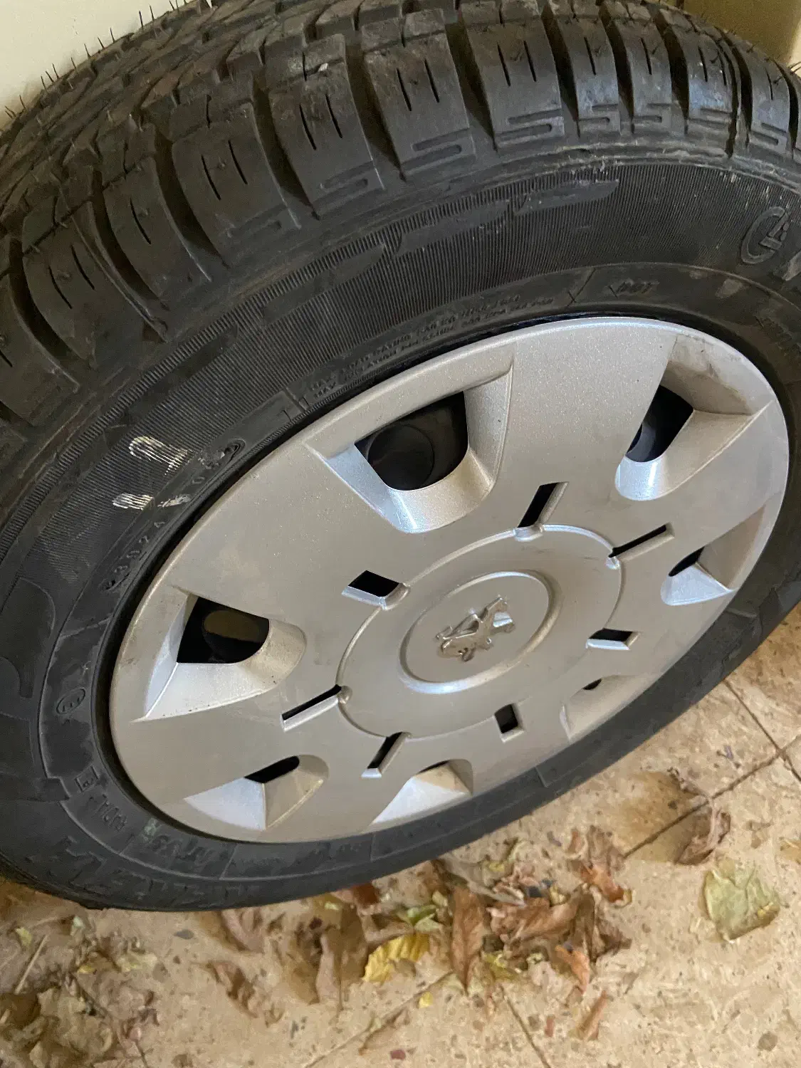 لاستیک|قطعات یدکی و لوازم جانبی|هشتگرد, شهرک ولیعصر (مصلی)|دیوار