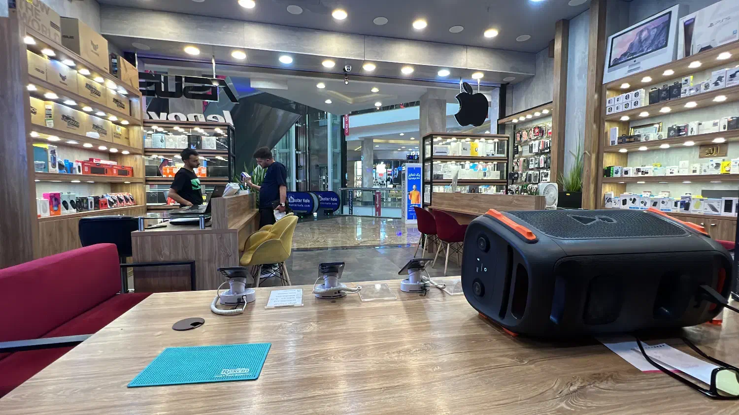 فروشنده موبایل|استخدام رایانه و فناوری اطلاعات|تهران, گلستان (شهرک راه آهن)|دیوار