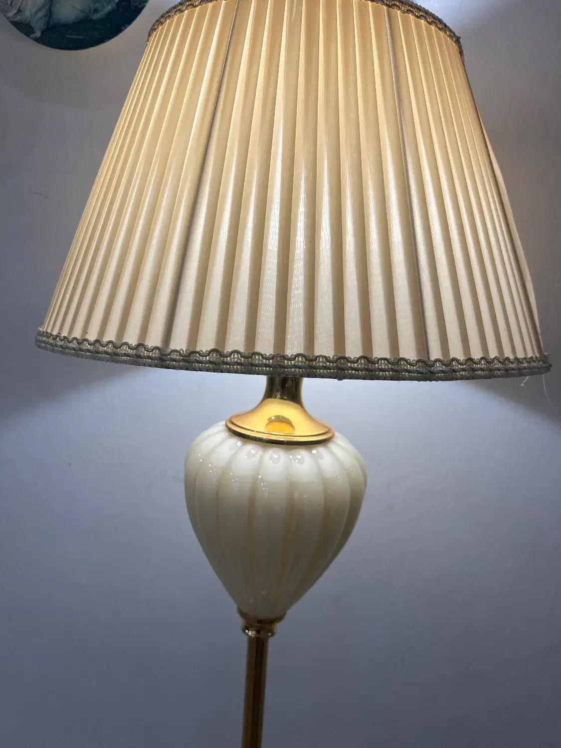 آباژور ایستاده سالم در حدنو|چراغ خواب و آباژور|نور, |دیوار