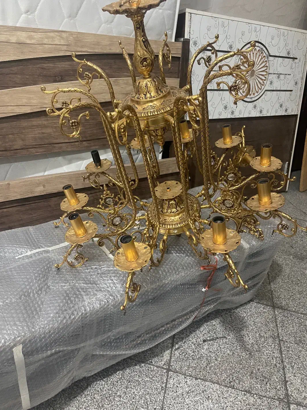 خریدار لوستر فلزی  طلایی برنجی|لوستر و چراغ آویز|تهران, شهرآرا|دیوار