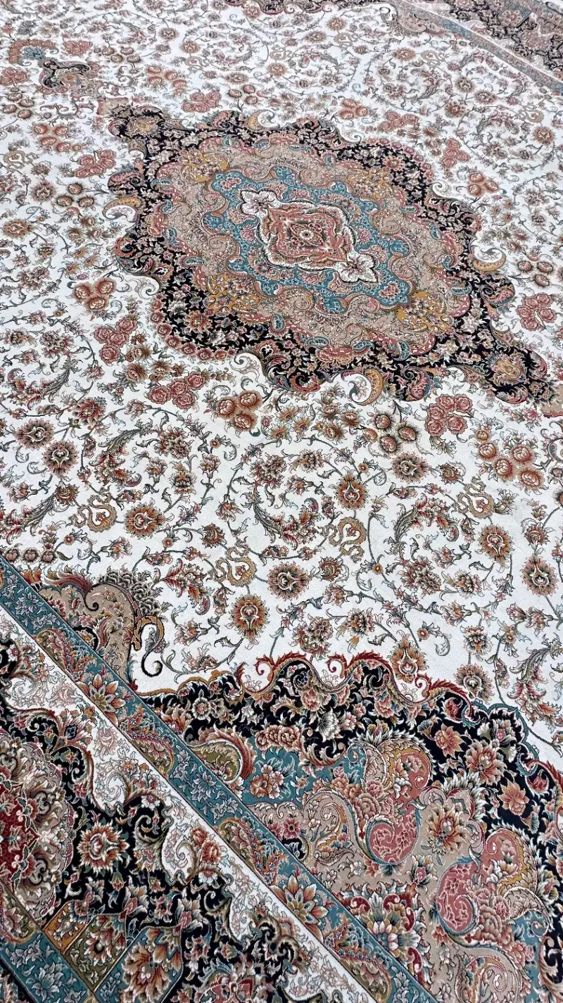 جفت ۱۲ متری ۱۰۵۰ شانه کاخ تراکم ۳۱۰۰|فرش|اراک, |دیوار