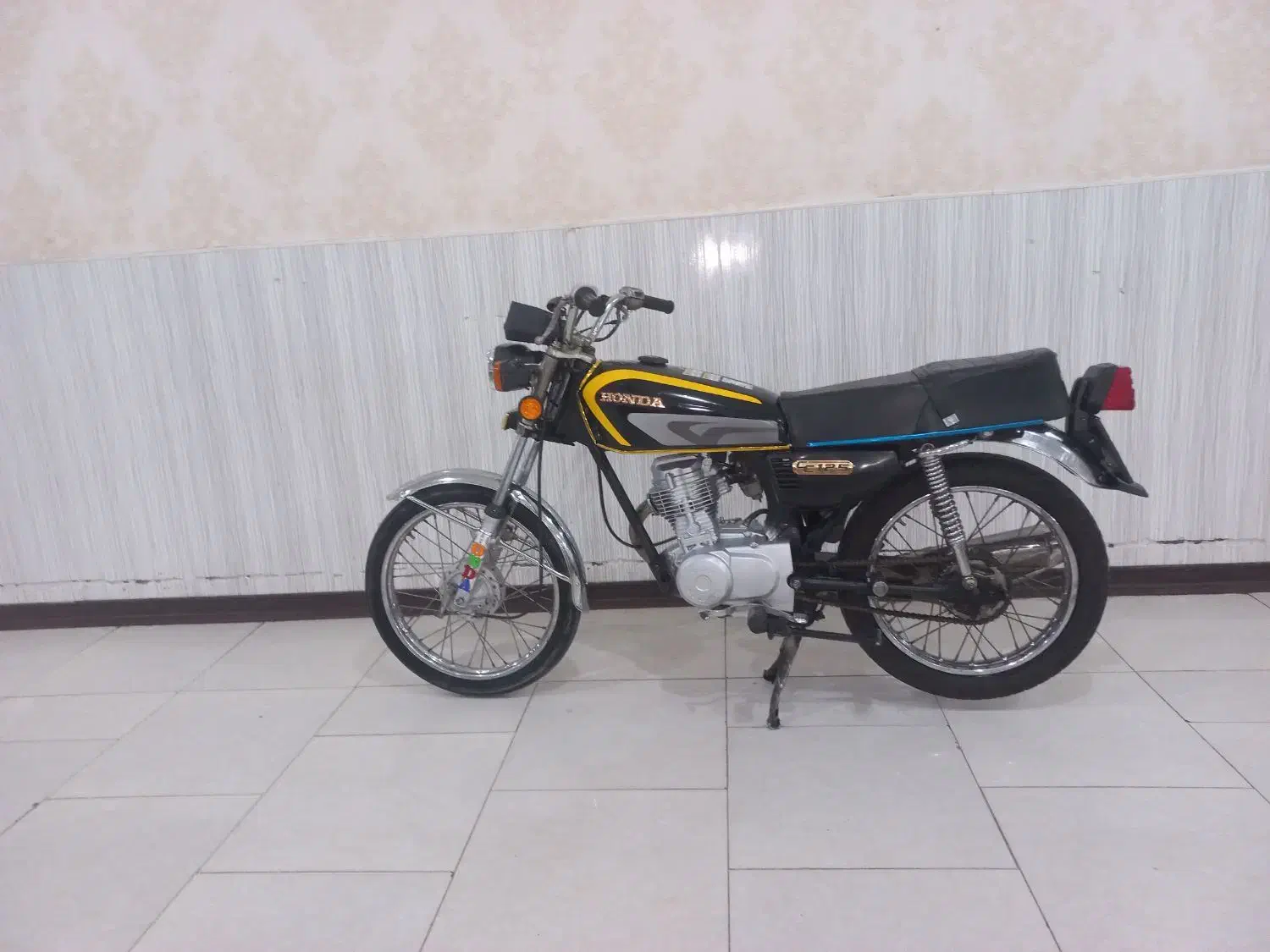 موتور ۱۲۵مدارک .قدیم کامل.موتور درحد صفر|موتورسیکلت|شهرکرد, |دیوار