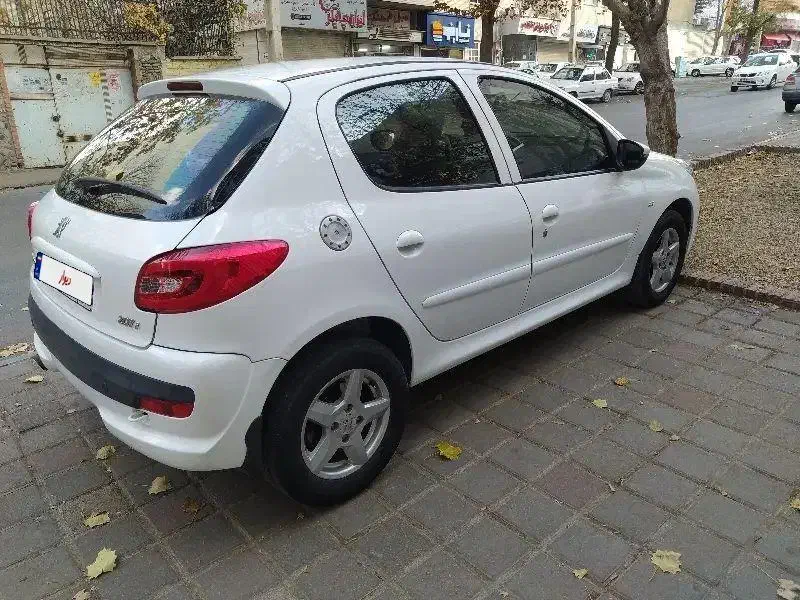 207..بی رنگ|خودرو سواری و وانت|همدان, |دیوار