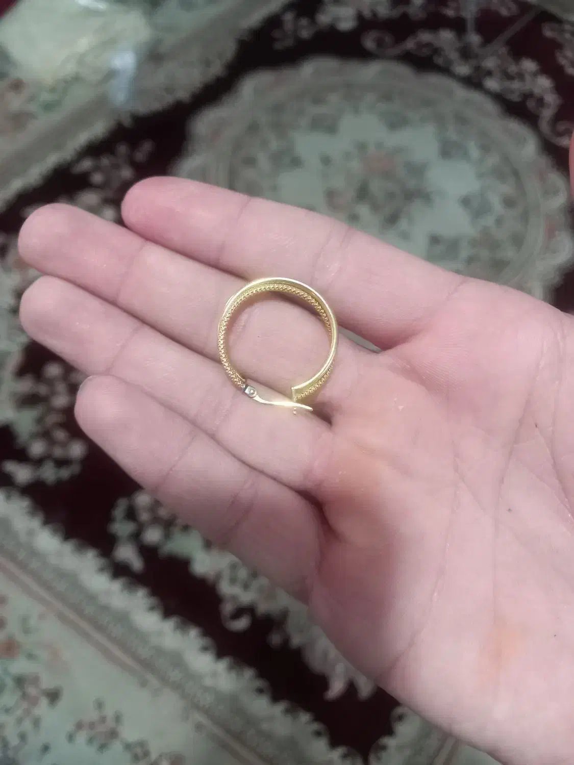 یک لنگه گوشواره گم شده|اشیا|آبیک, |دیوار