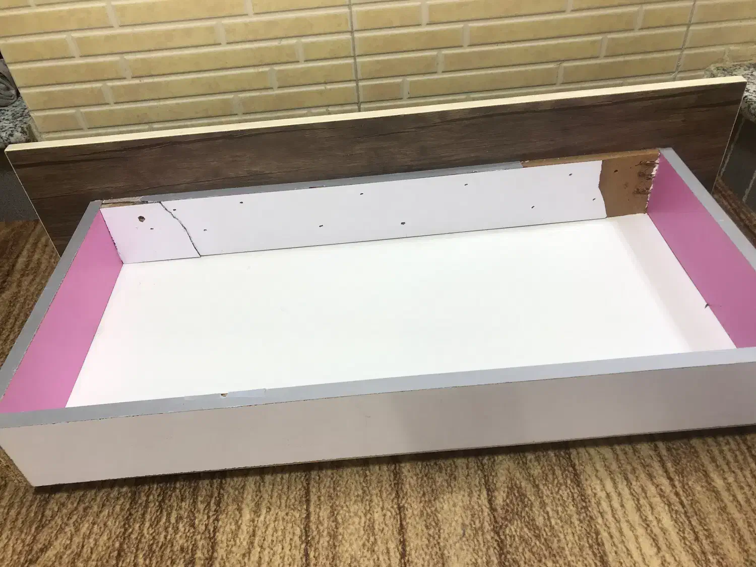 تخت|کفش و لباس بچه|دزفول, |دیوار