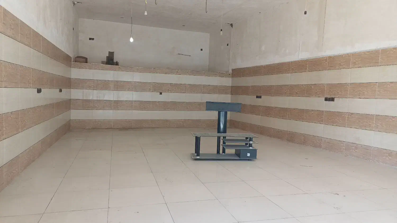 اجاره مغازه ابتدای خیابان  کاشانی جنب طاووس|اجارهٔ مغازه و غرفه|الشتر, |دیوار