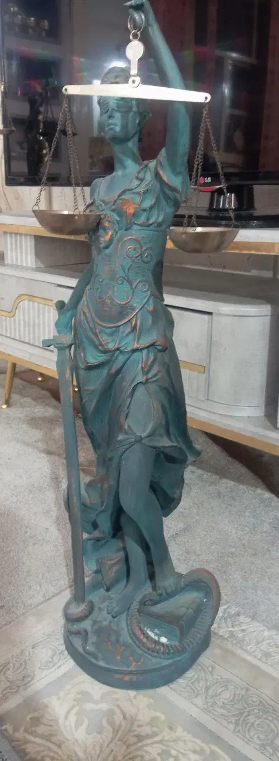 نماد عدالت|مجسمه، تندیس، ماکت|قم, چهار امامزاده|دیوار