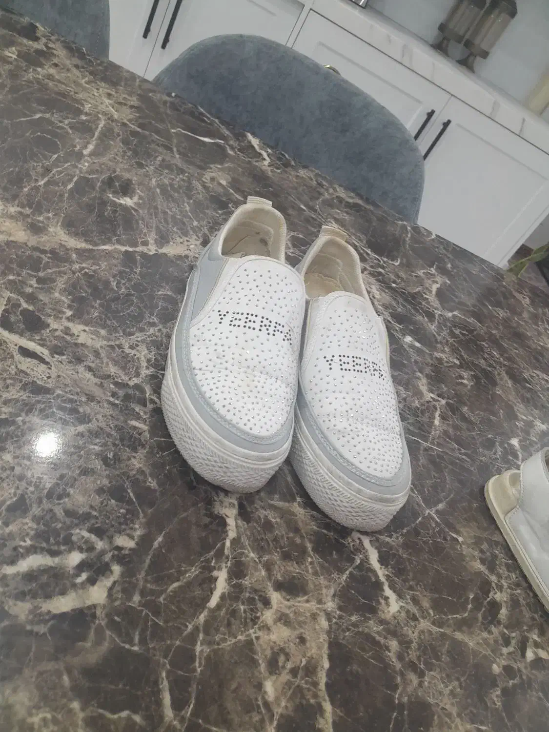 کفش، صندل|کیف، کفش، کمربند|آمل, |دیوار