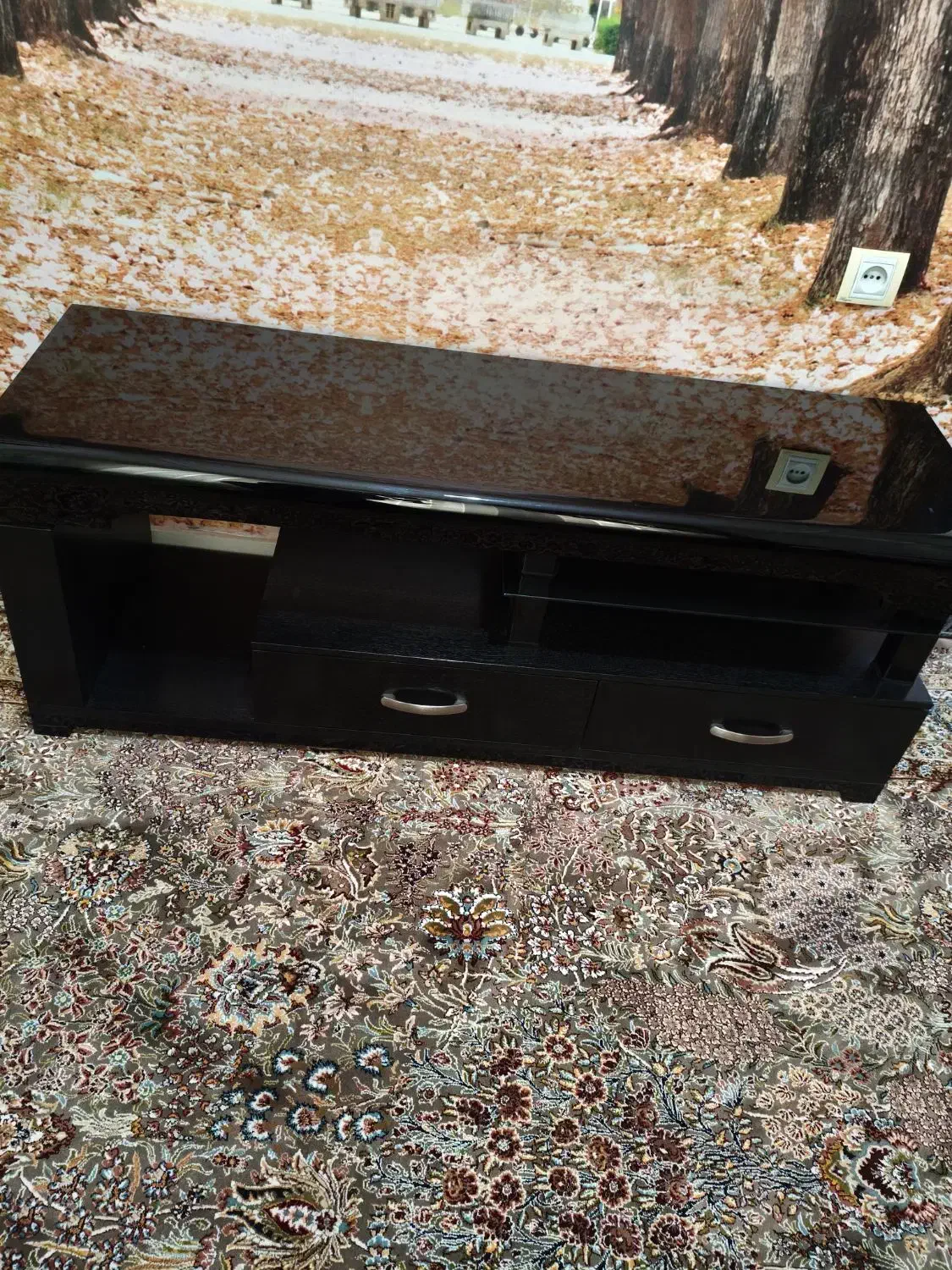 میز تلویزیون|میز تلویزیون|اندیشه, اندیشه فاز ۱|دیوار